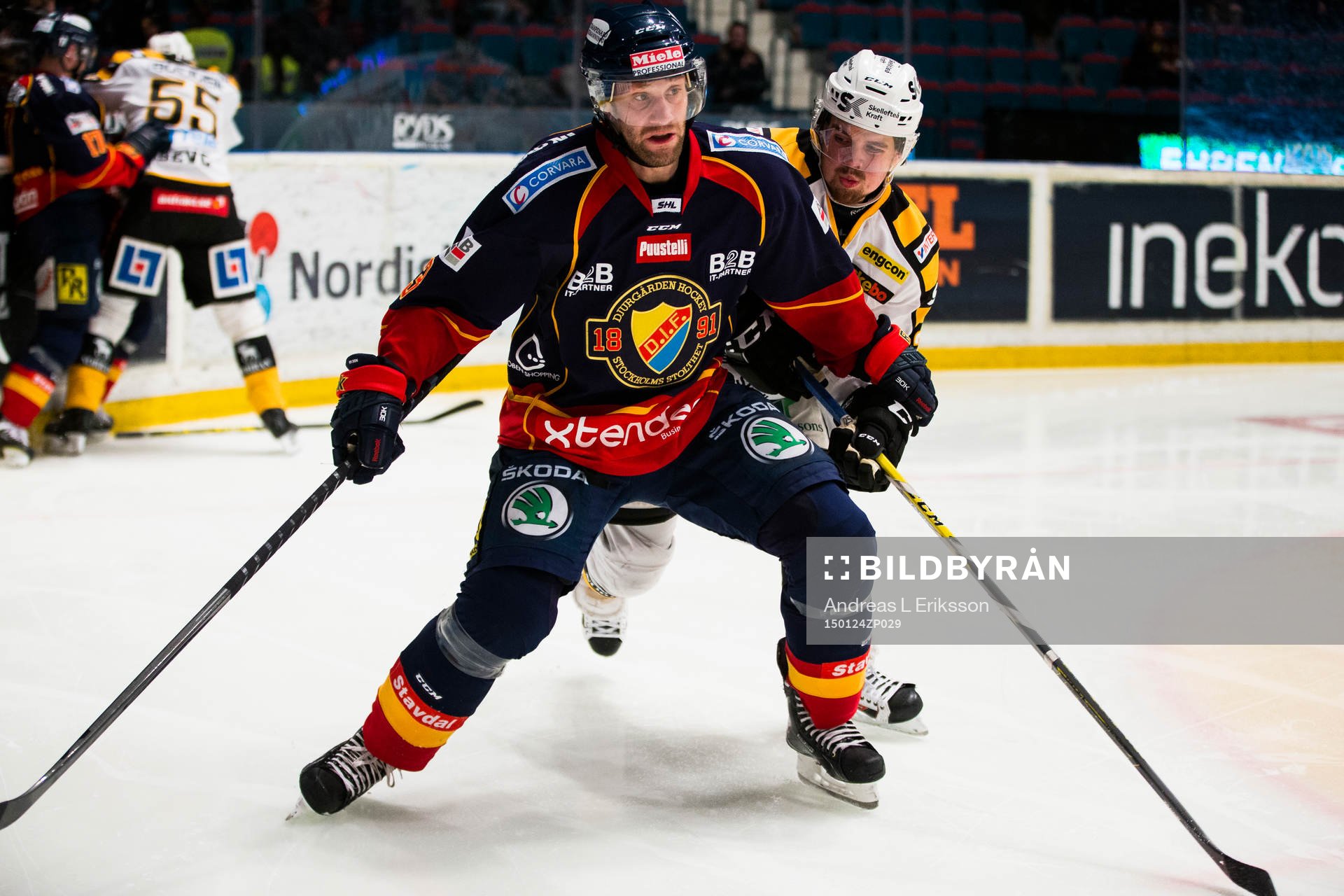 Djurgårdens Marcus Nilson håller undan för Skellefteås