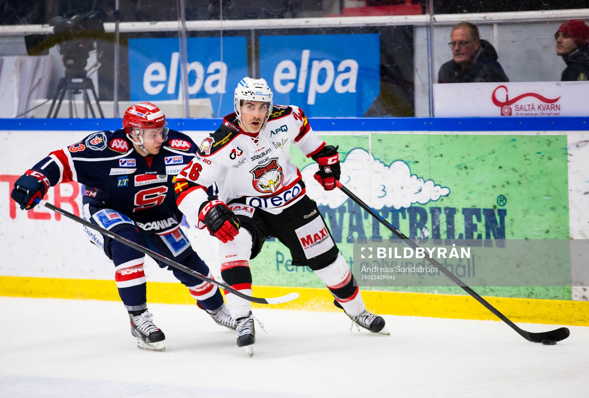 Malmö Redhawks Yanick Lehoux i kamp om pucken med