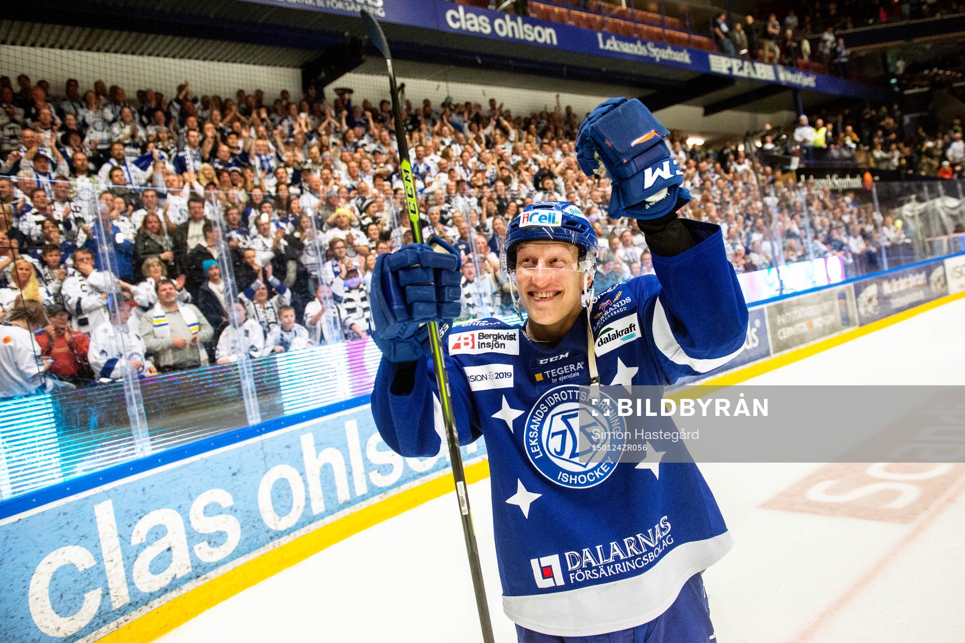 Leksands Toni Kähkönen jublar med publiken