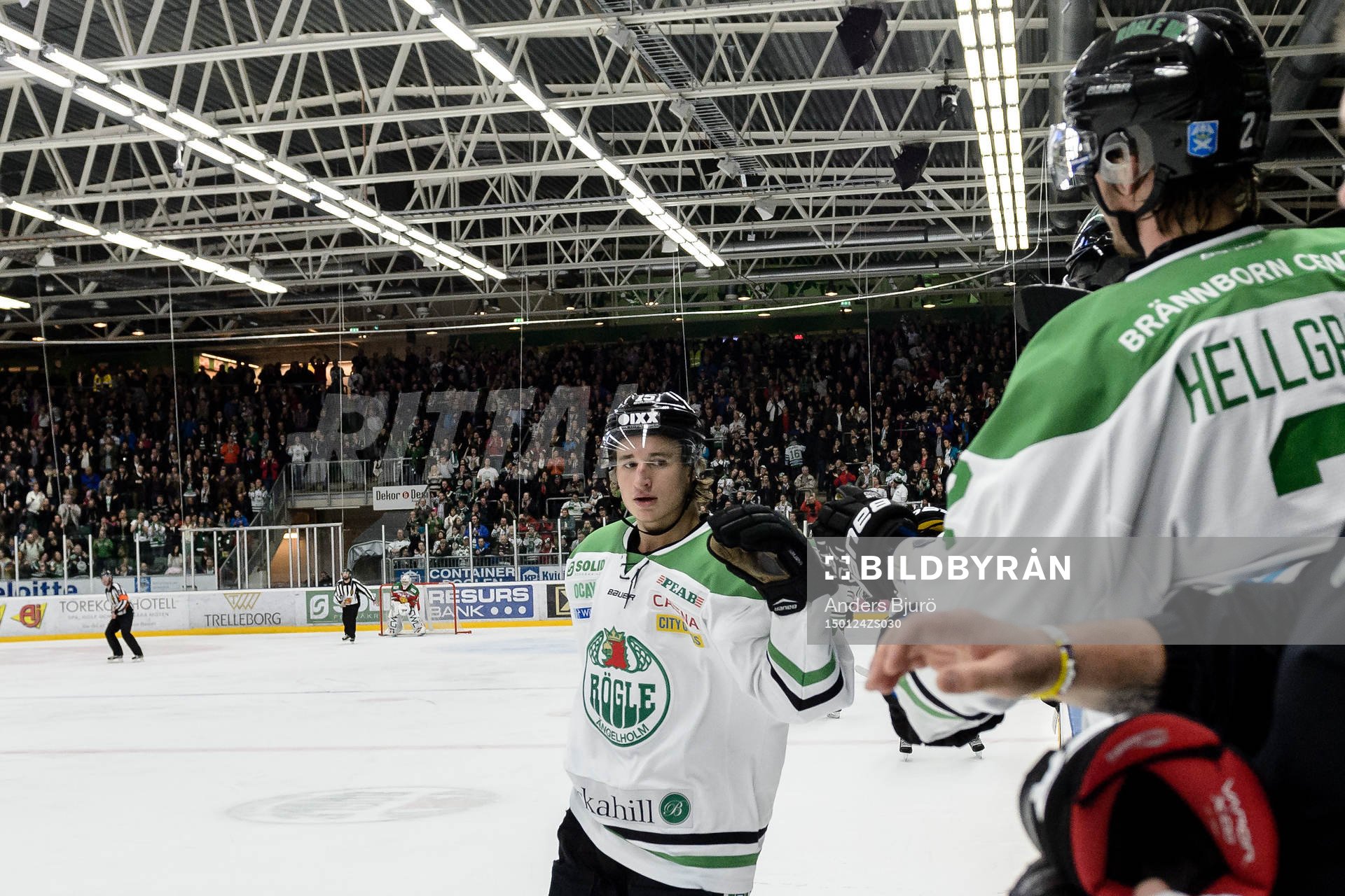 Rögles Jakob Lilja fira med båset