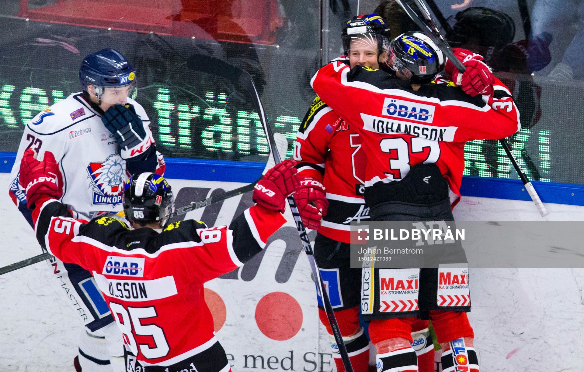 Örebros Anders Eriksson gör 3-1 och jublar med Stefan
