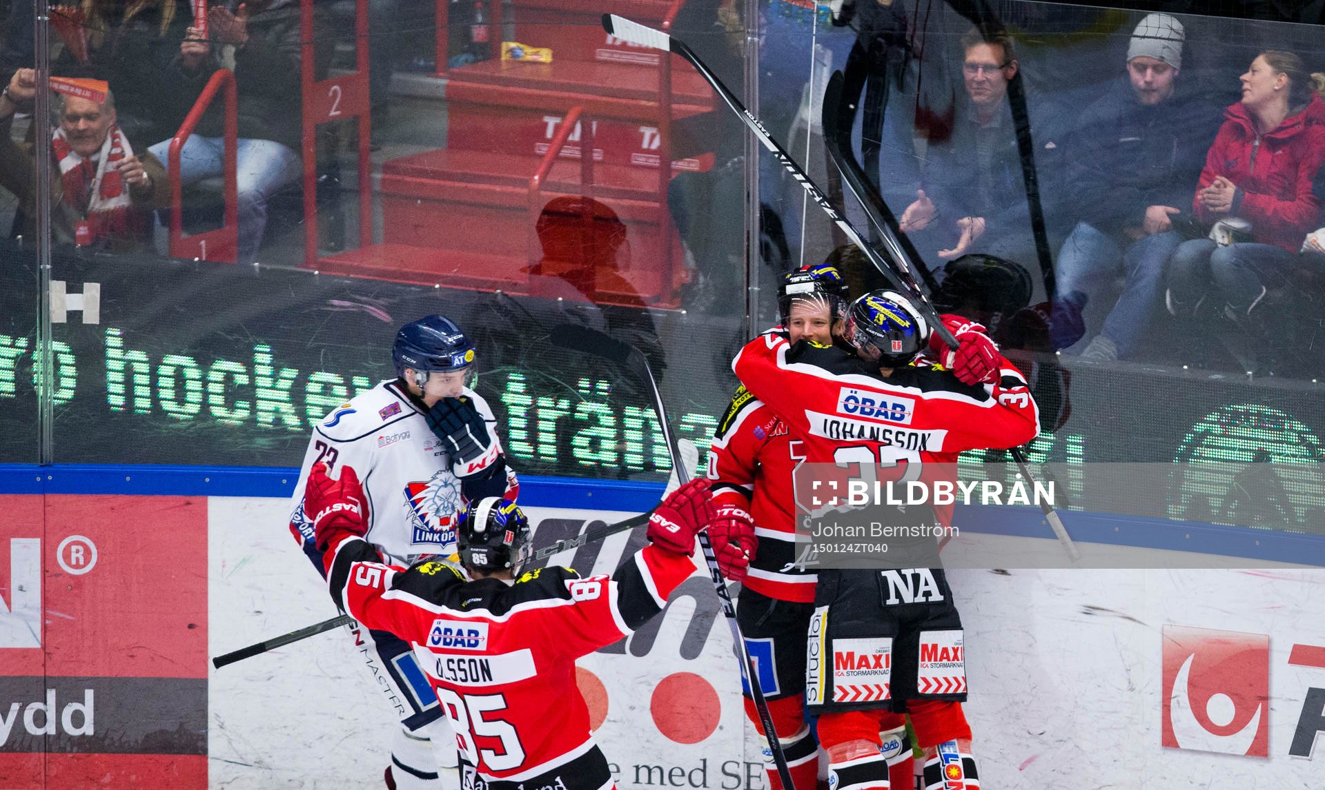 Örebros Anders Eriksson gör 3-1 och jublar med Stefan