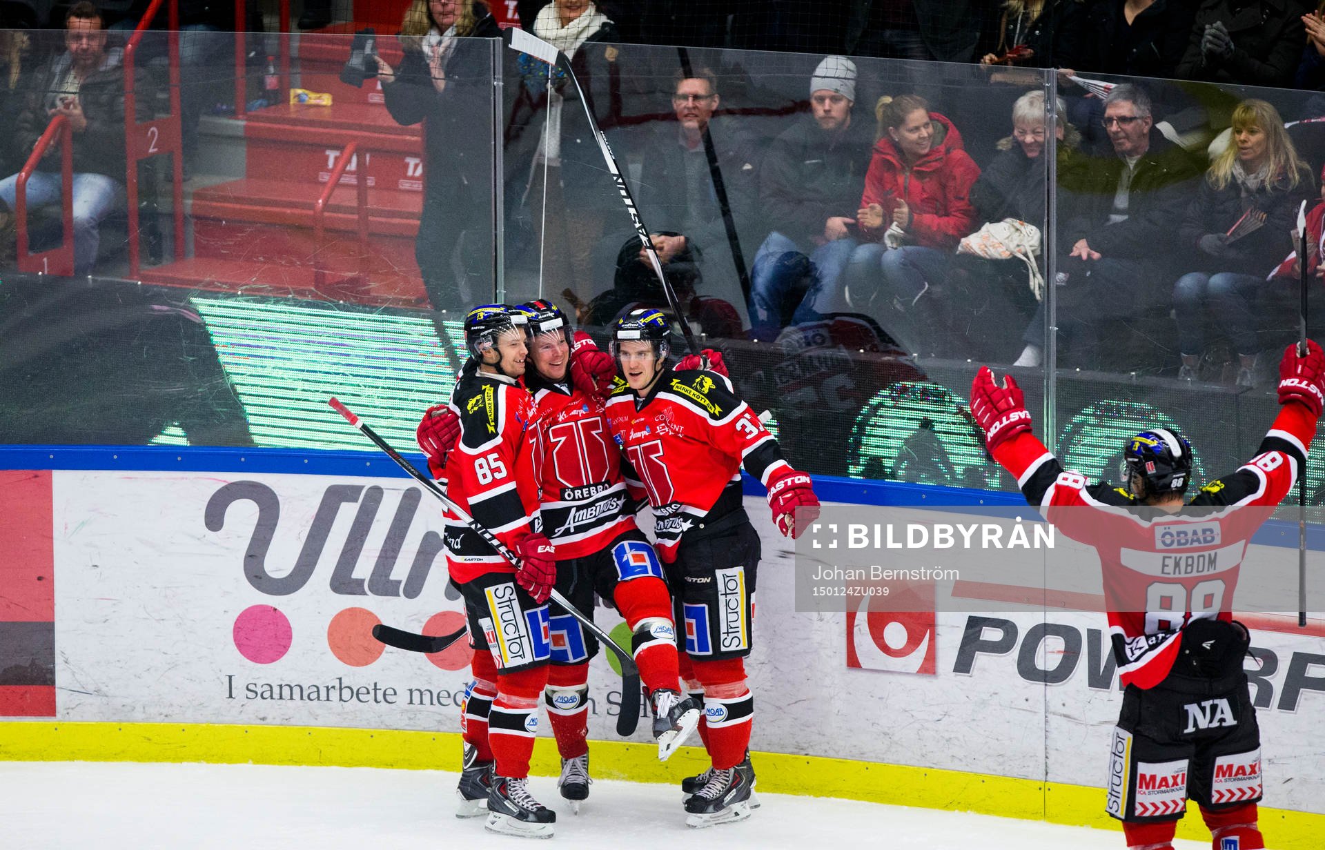 Örebros Anders Eriksson gör 3-1 och jublar med Kalle