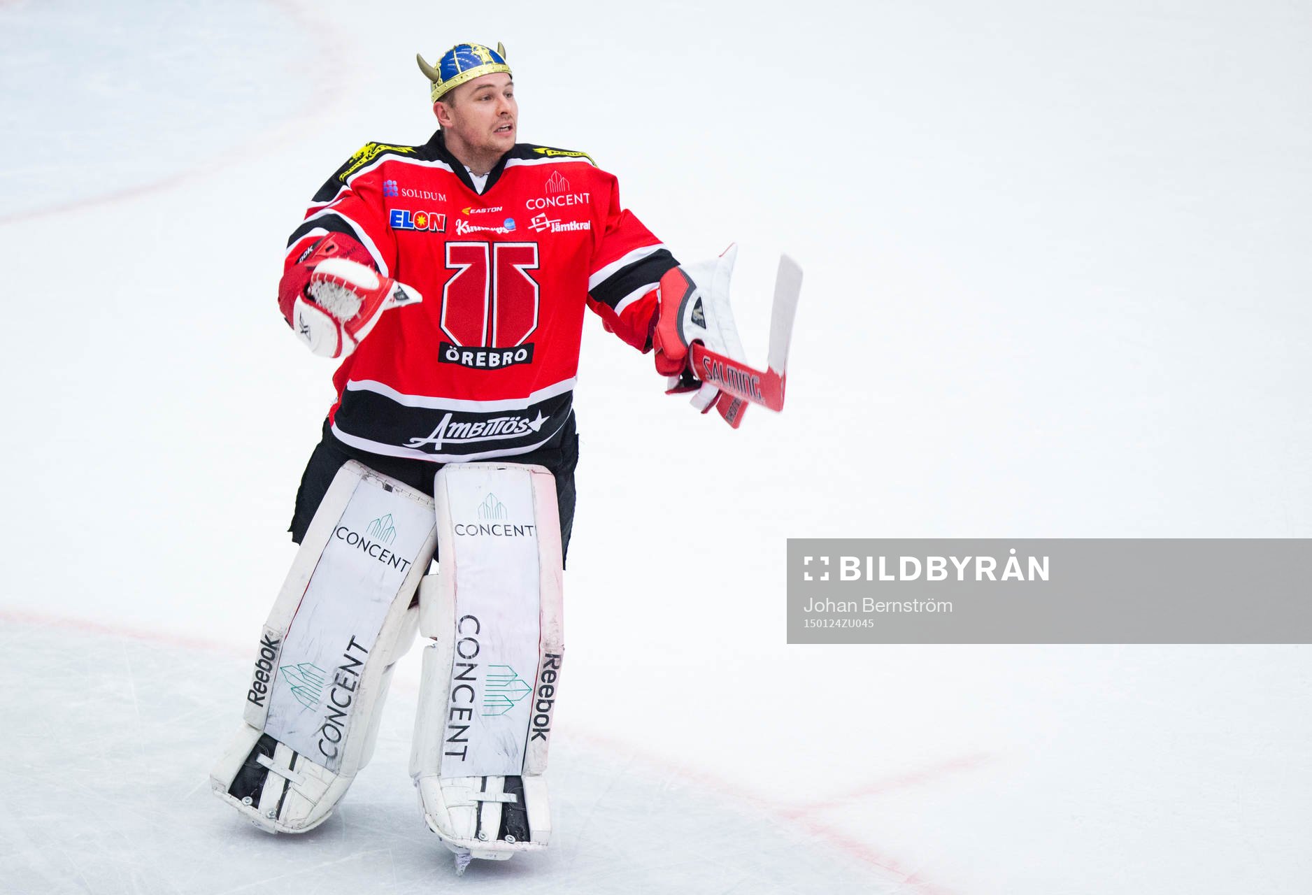 Örebros målvakt Julius Hudacek jublar