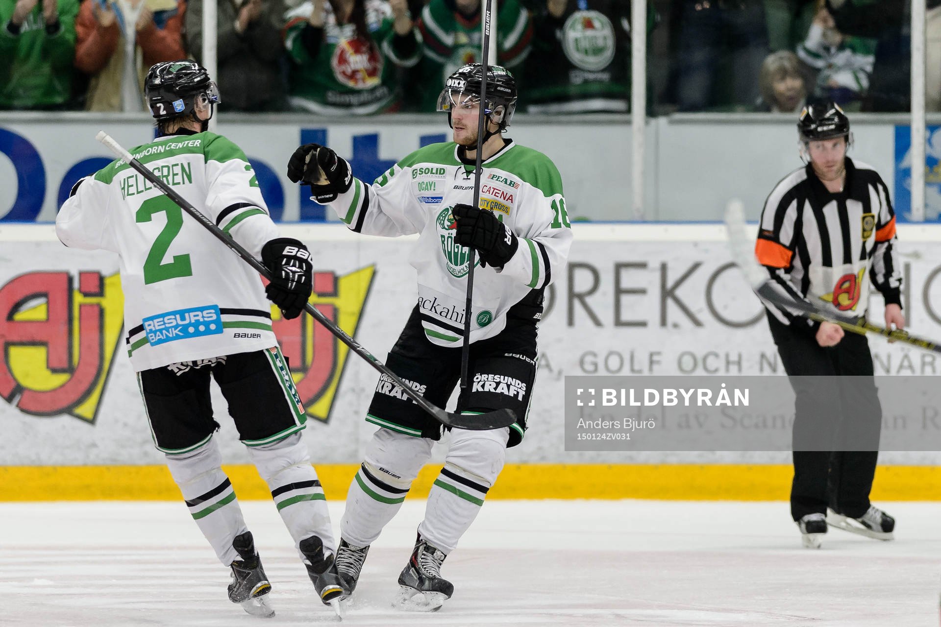 Rögles Jens Hellgren och Christopher Liljewall firar