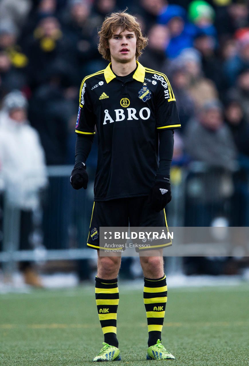 s Sam Lundholm
