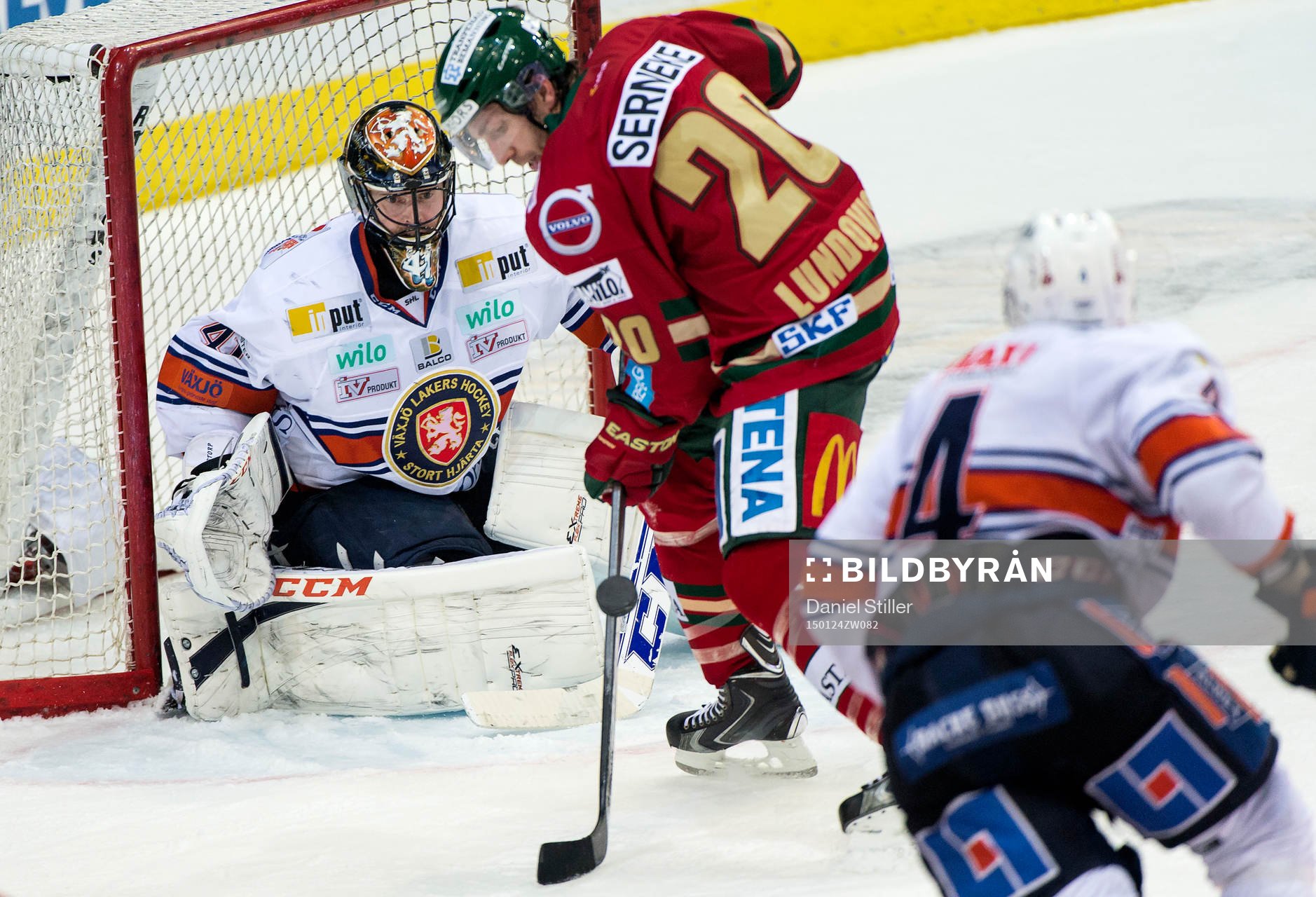 Frölundas Joel Lundqvist oroar framför Växjös målvakt