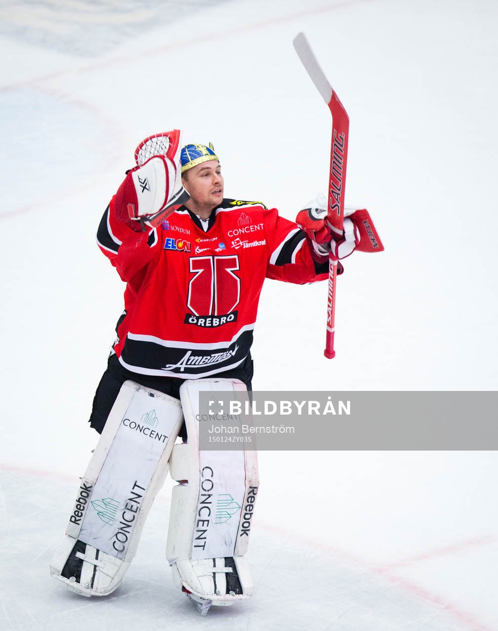 Örebros målvakt Julius Hudacek jublar