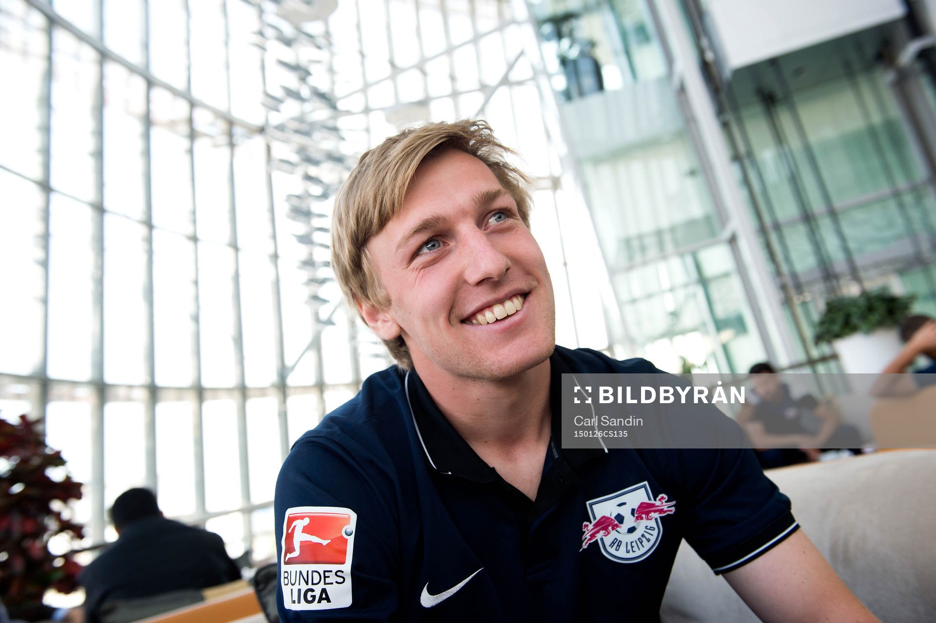 Leipzigs Emil Forsberg blir intervjuad
