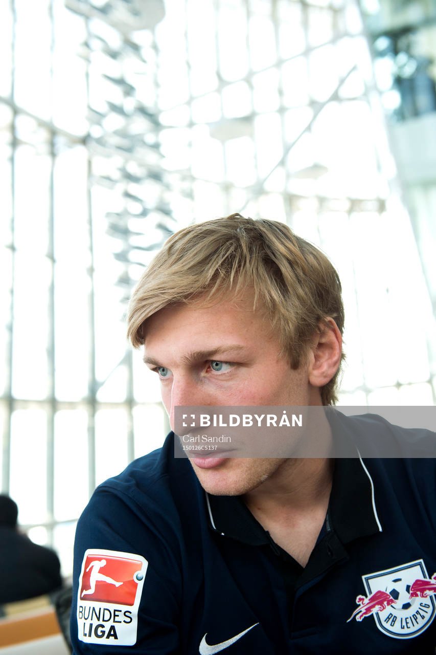 Leipzigs Emil Forsberg blir intervjuad