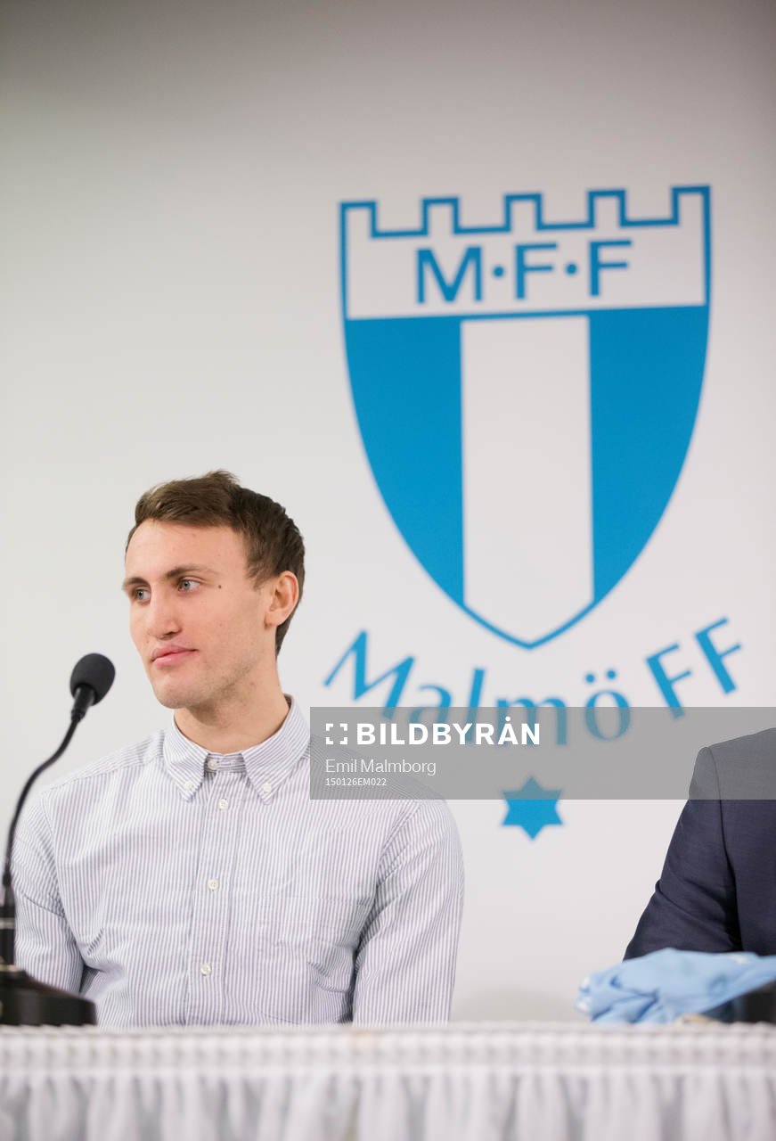Malmö FFs nyförvärv Magnus Wolff Eikrem under en presskonferens den 26 januari 2015 i Malmö