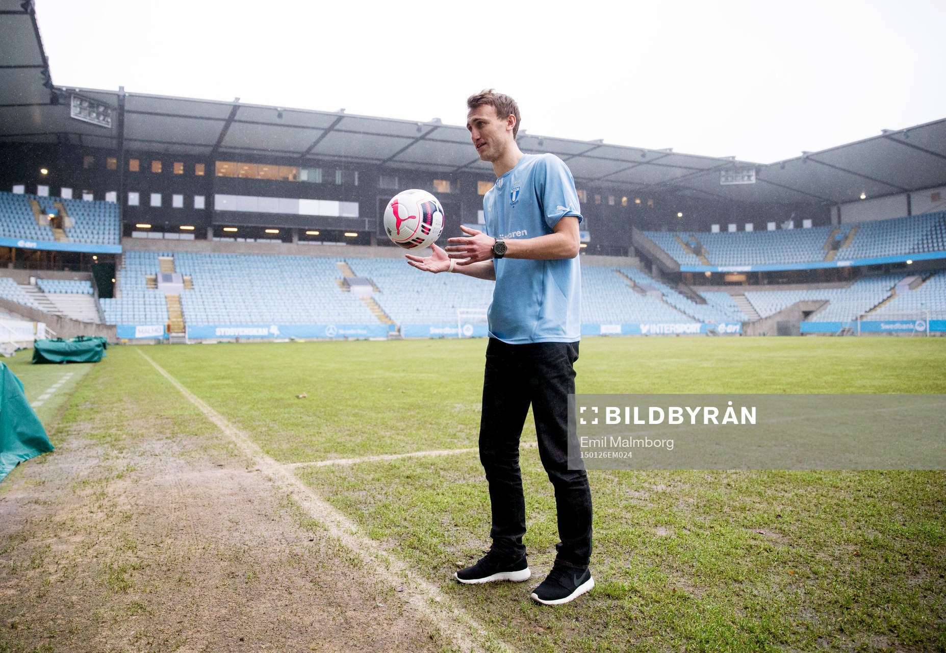 Malmö FFs nyförvärv Magnus Wolff Eikrem under en presskonferens den 26 januari 2015 i Malmö
