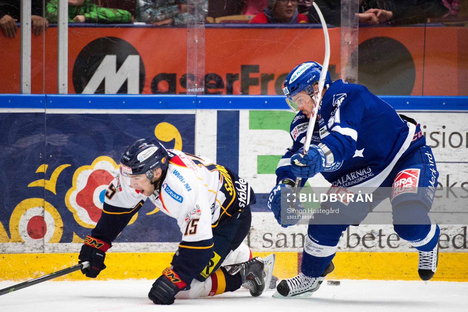 Djurgårdens Steve Saviano och Leksands Kevin Kapstad