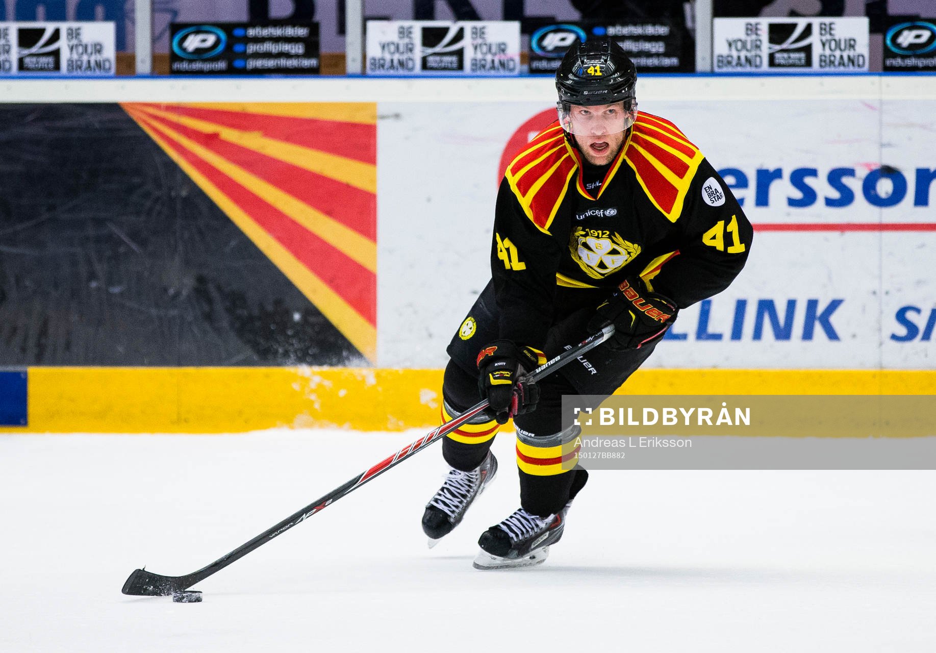 Brynäs Greg Scott med pucken