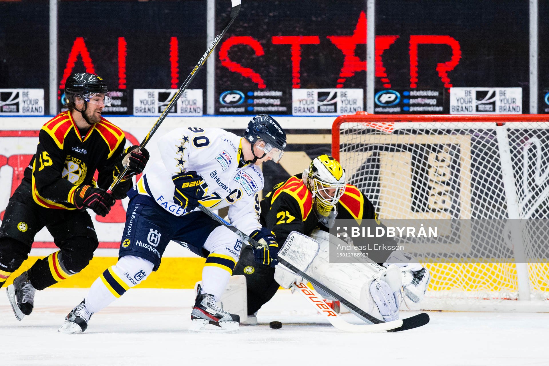 Brynäs Simon Bertilsson och målvakt Bernhard Starkbaum