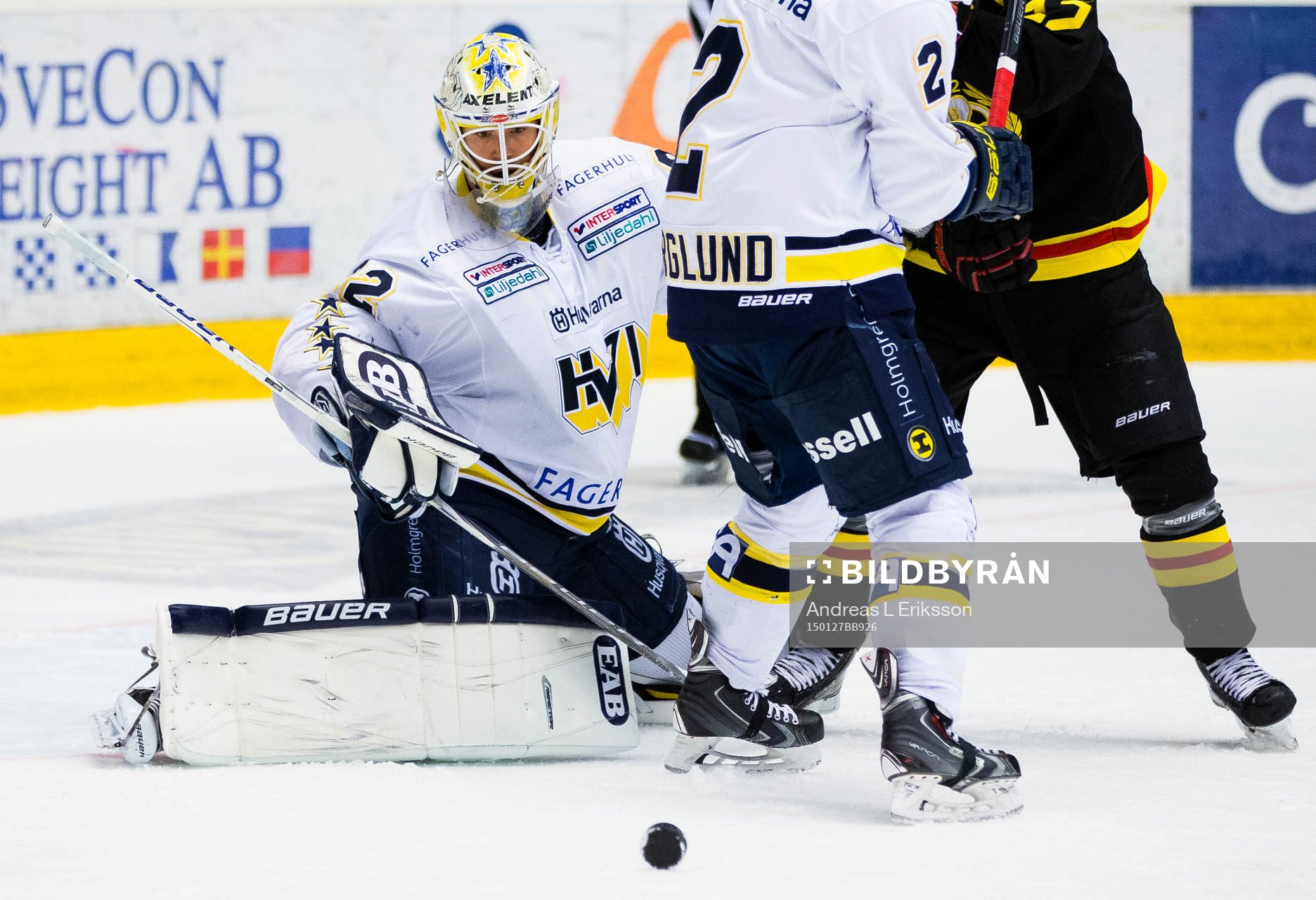 s målvakt Gustaf Wesslau med en räddning