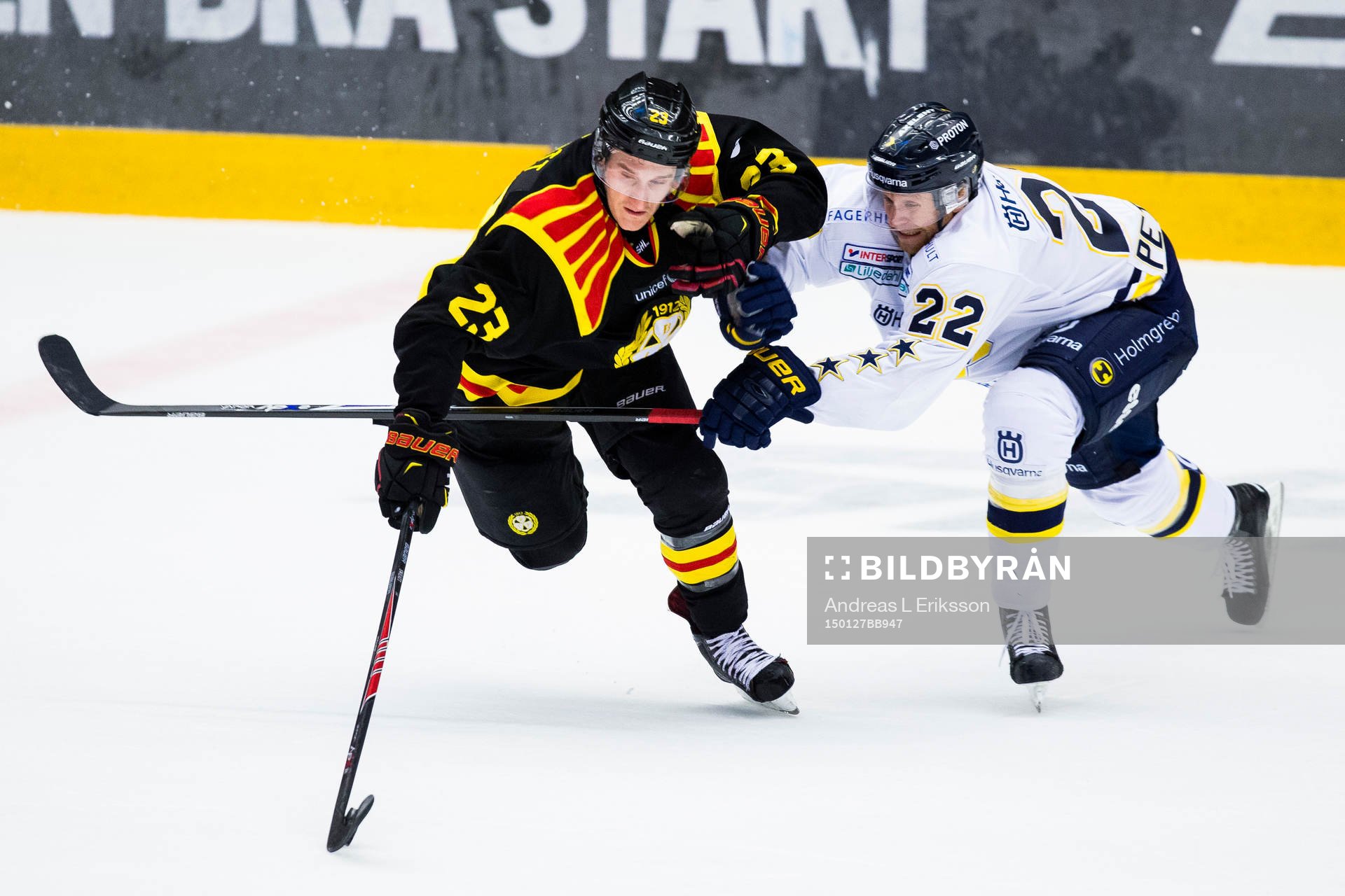 s David Petrasek i kamp om pucken