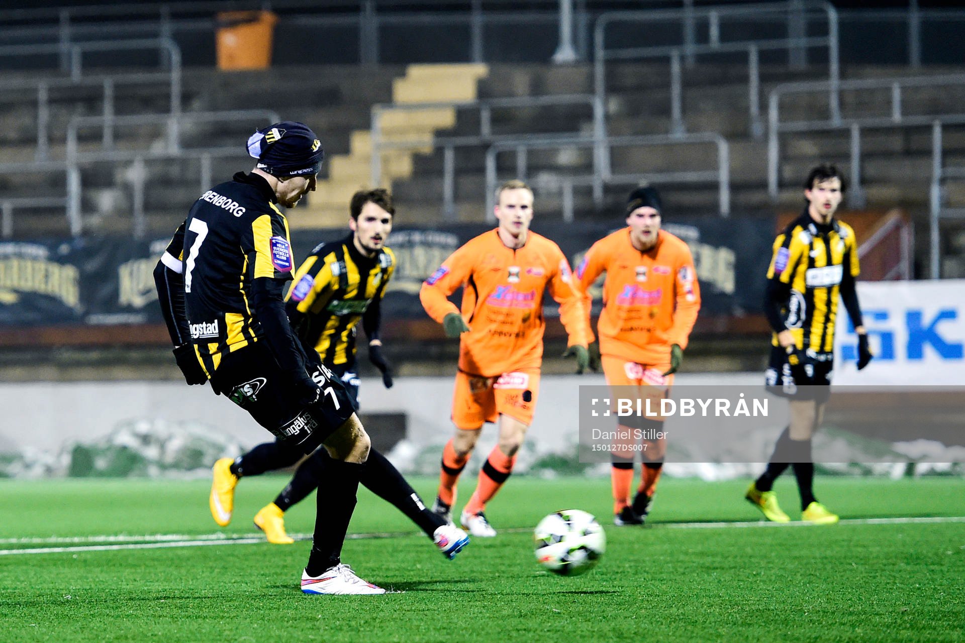 Häckens Simon Gustavsson gör 1-1 på straff
