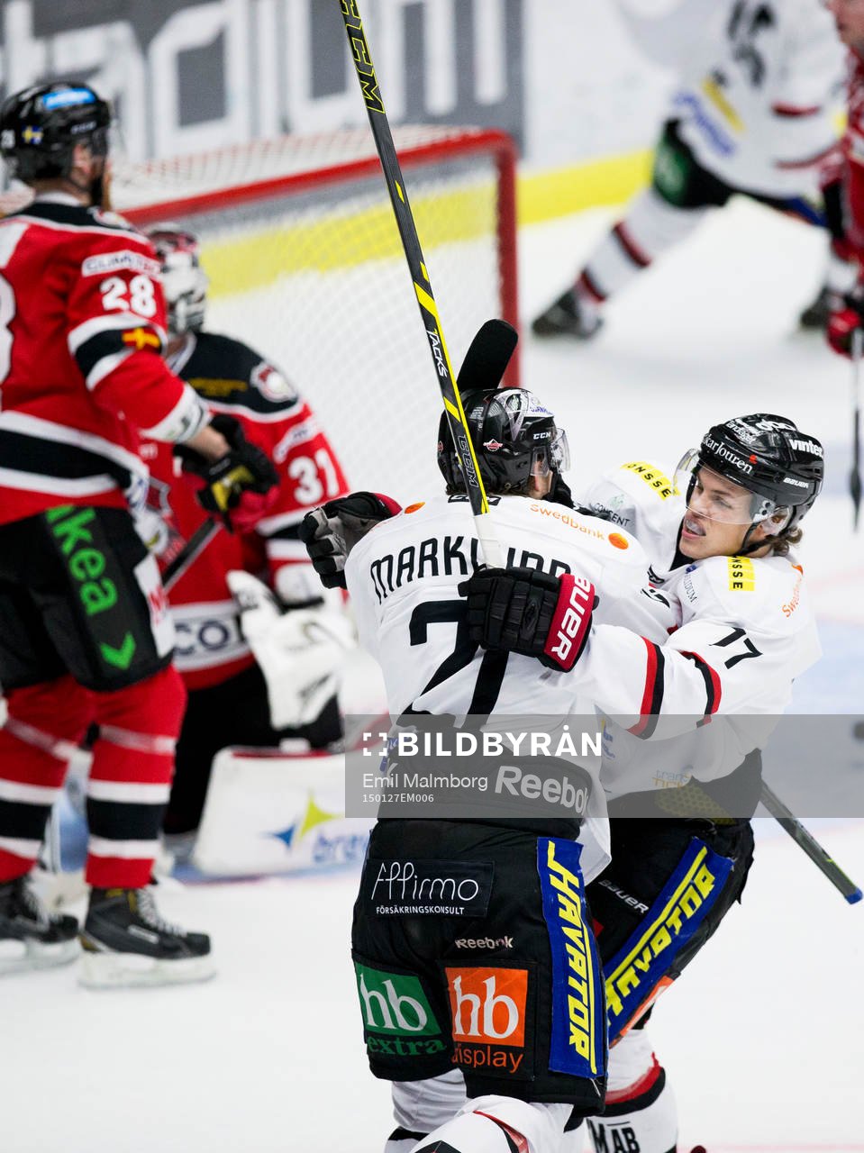 Asplövens Sam Marklund har gjort 1-2 och jublar