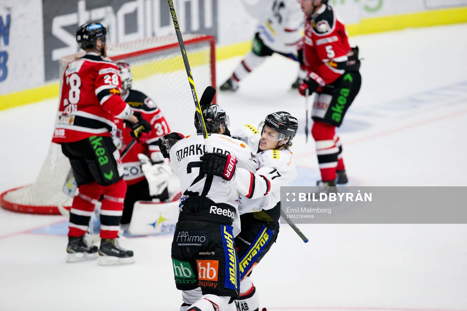 Asplövens Sam Marklund har gjort 1-2 och jublar