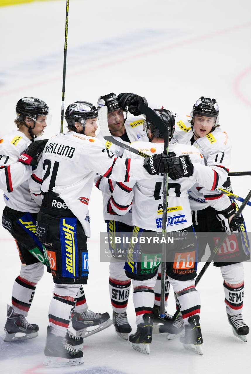 Asplövens Sam Marklund har gjort 1-2 och jublar