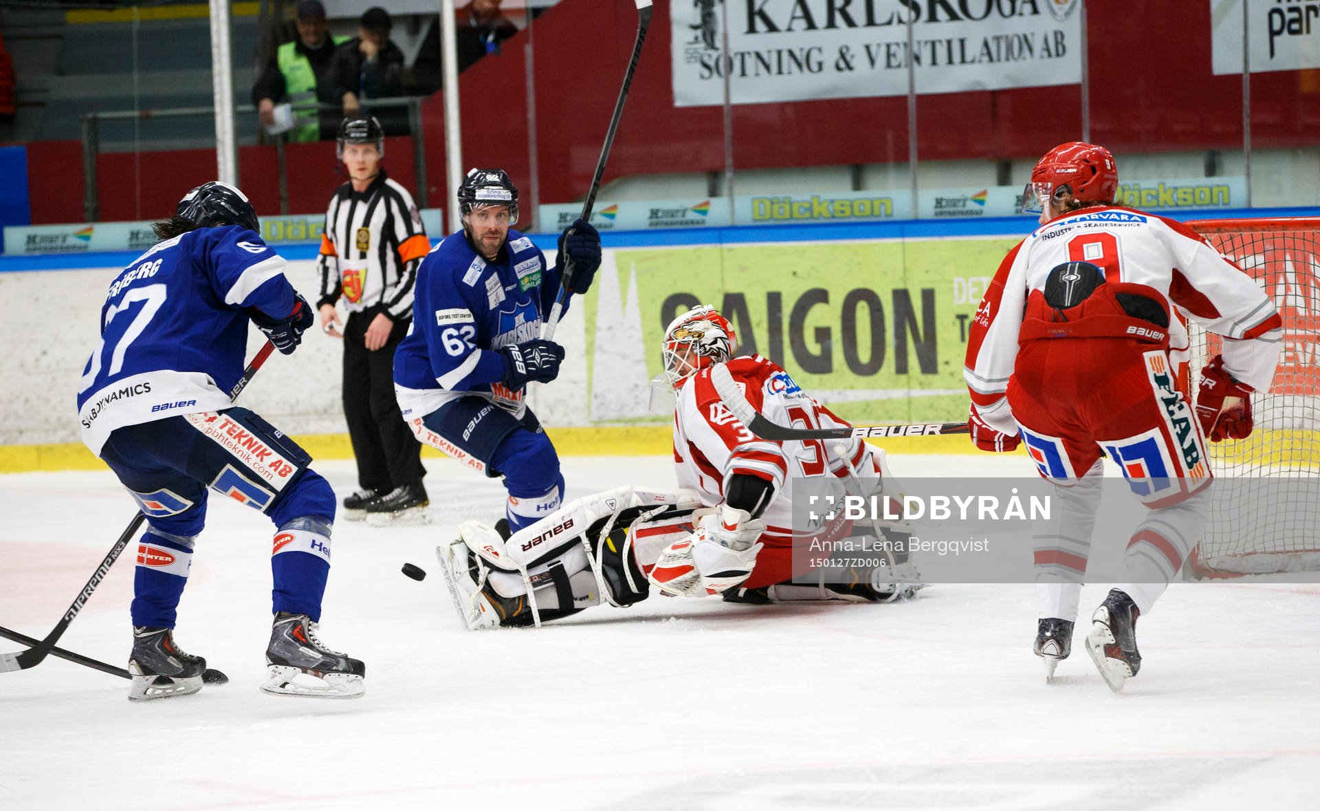 Karlskogas Daniel Wessner och Linus Fröberg pressar på