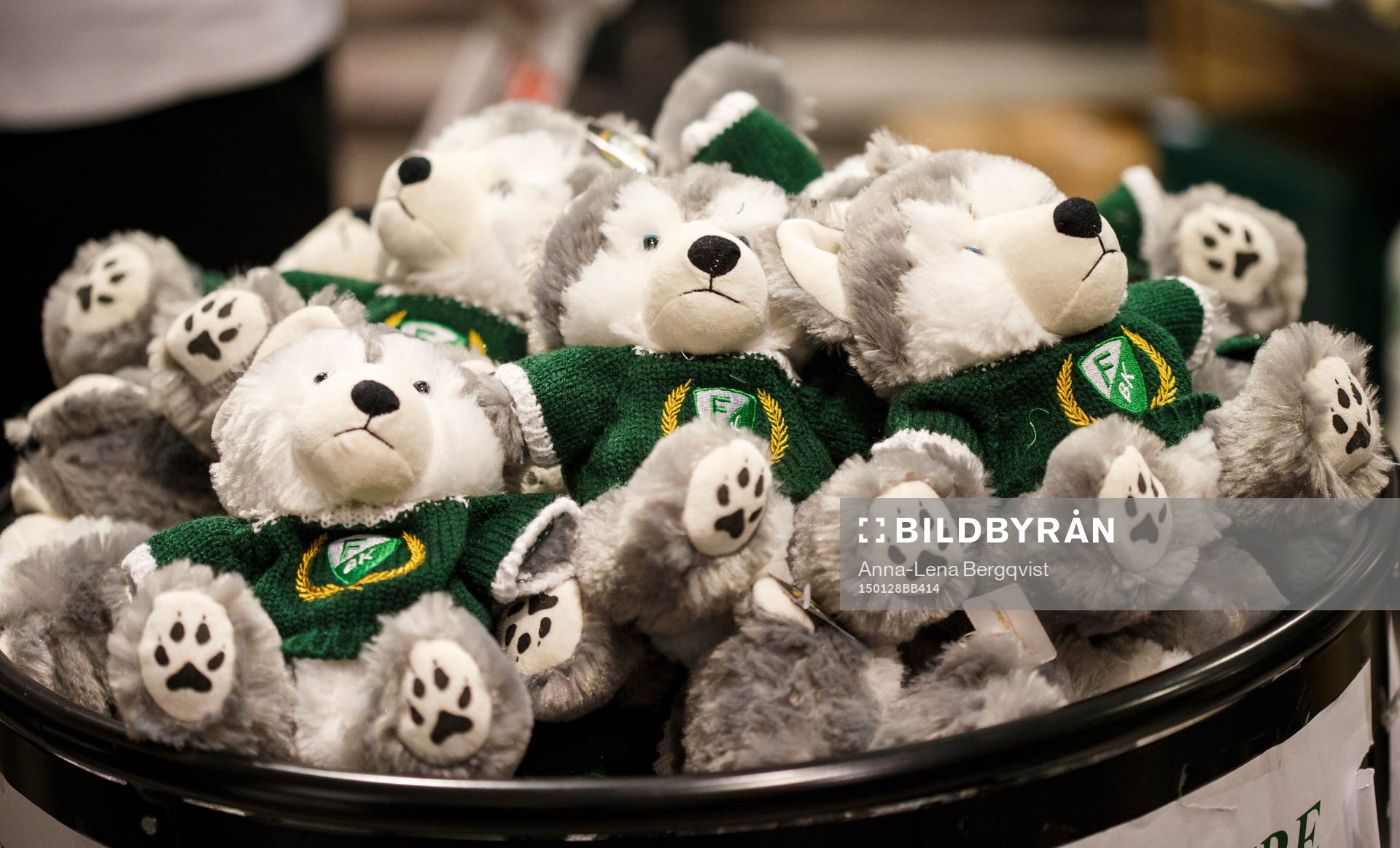 Ture Vargmascotat väntar på köpare butiken