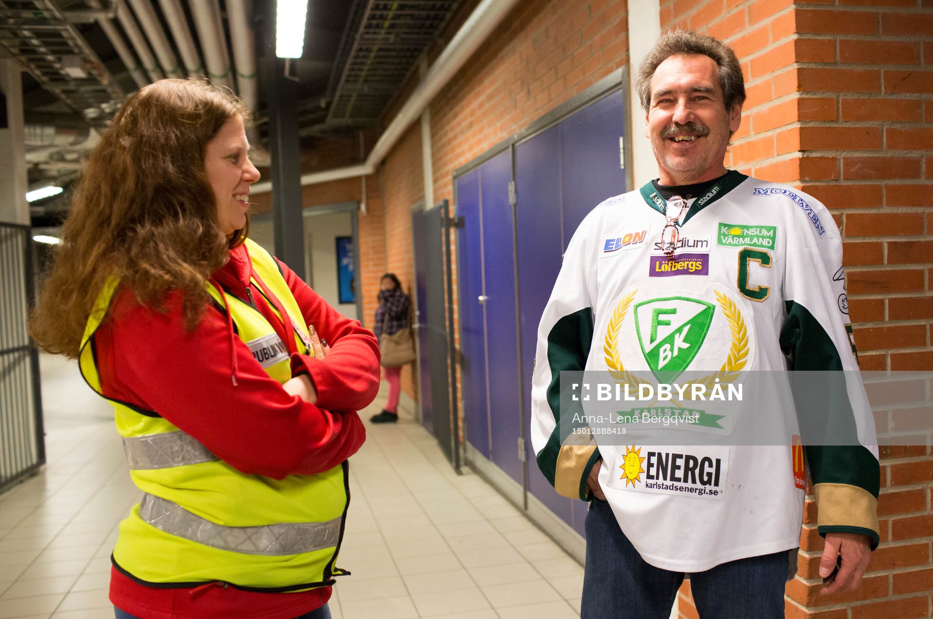 En publikvärd och en Färjestads supporter är glada