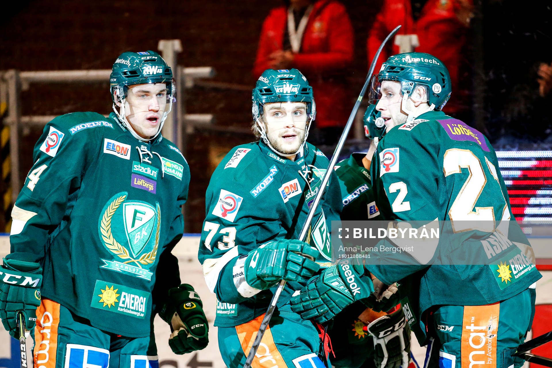 Färjestads Anton Grundel och Per Åslund jublar