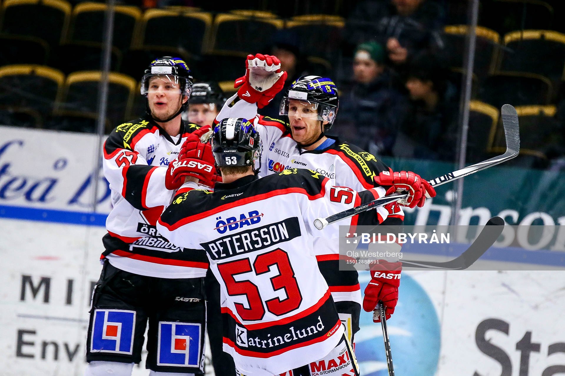 Örebros Brian Willsie och Filip Bergmark jublar