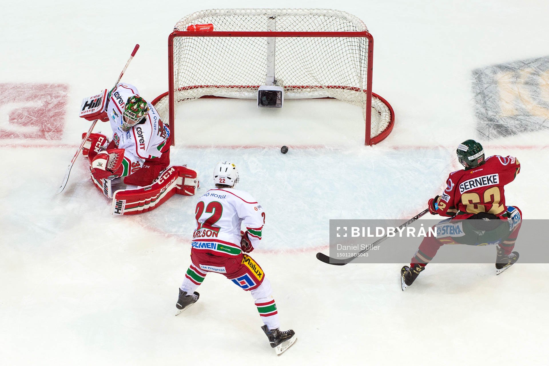 Frölundas Artturi Lehkonen och Modos Albin Carlson på