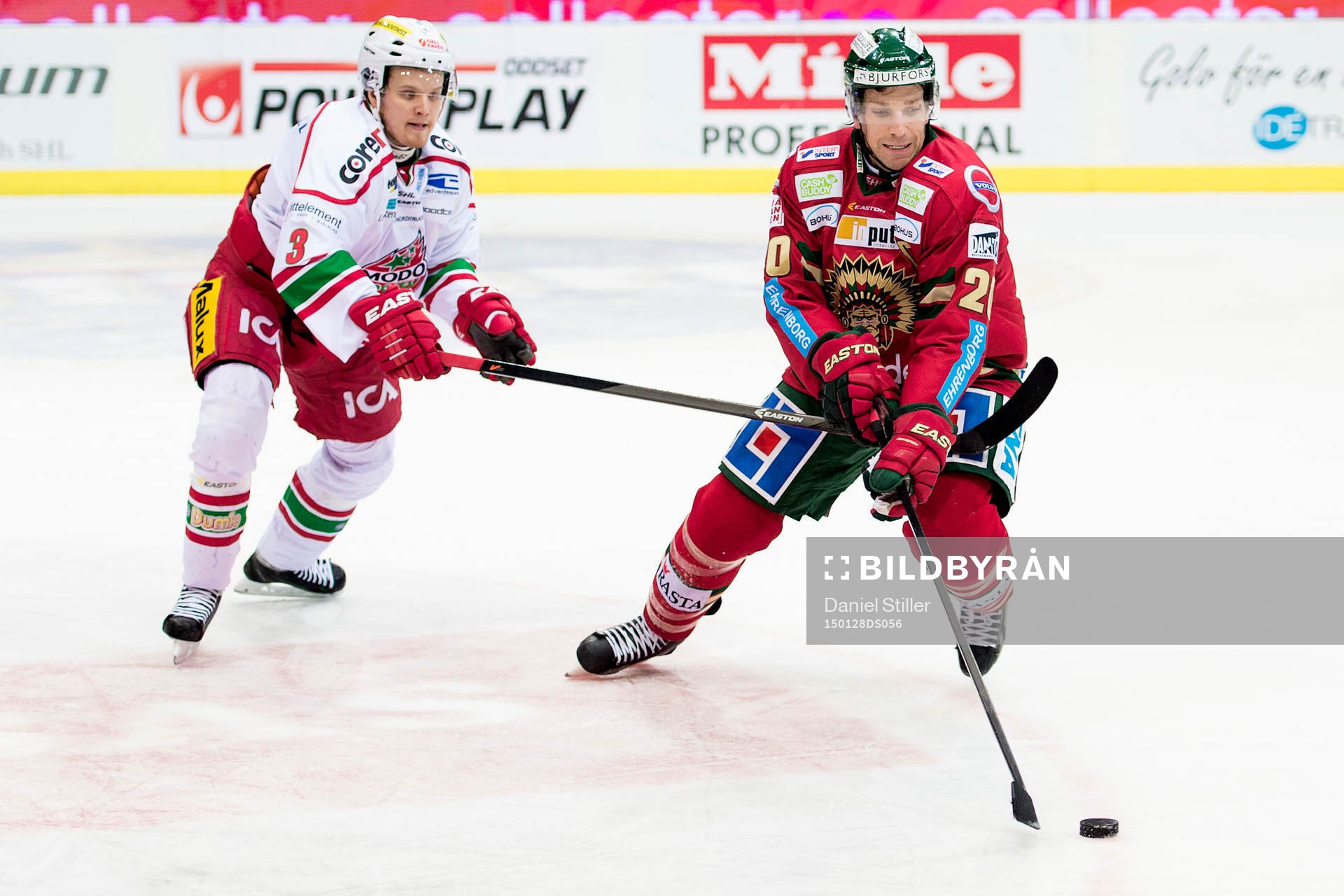 Frölundas Joel Lundqvist i kamp Modos Joonas Lehtivuori