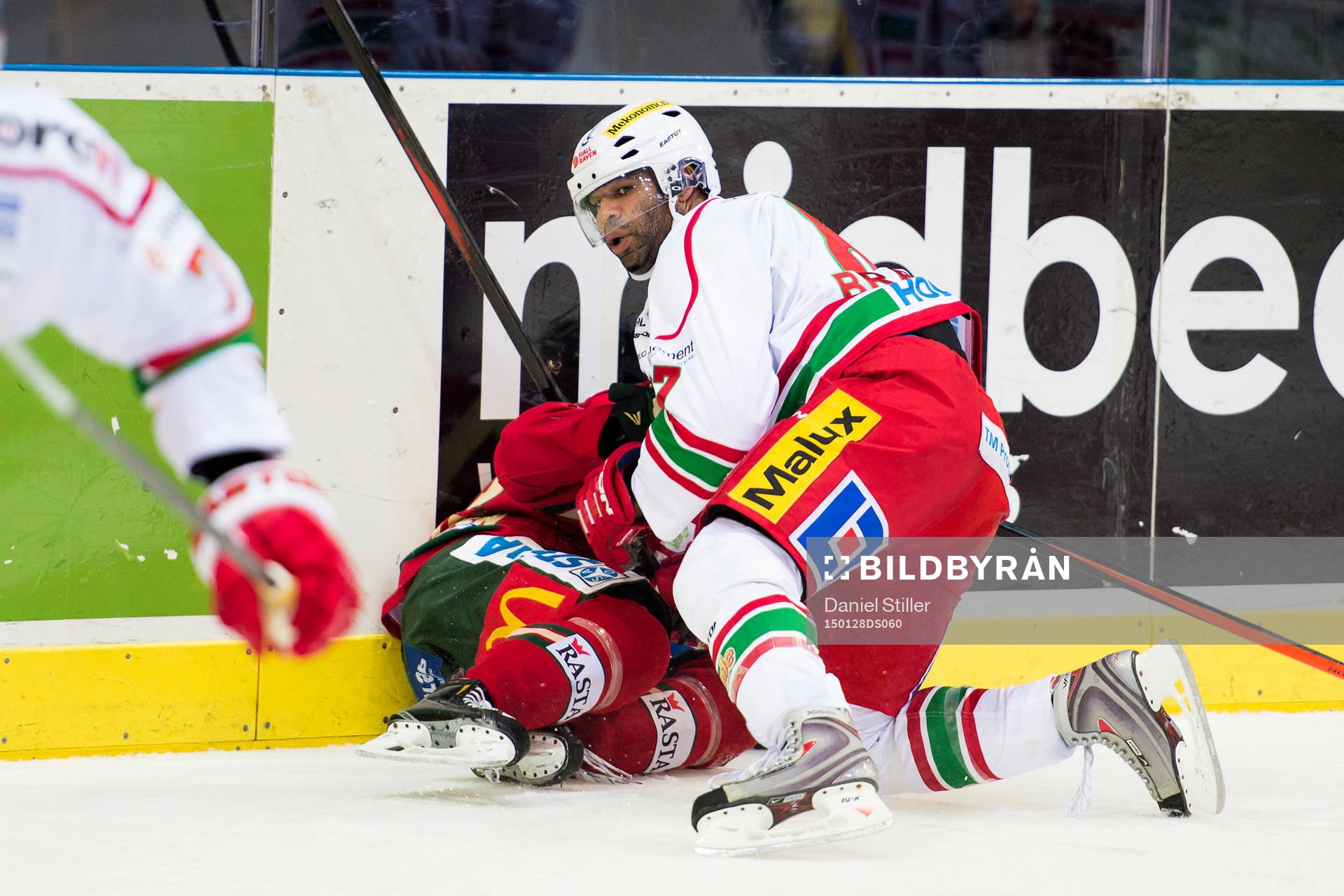 Modos Donald Brashear trycker till Frölundaspelare