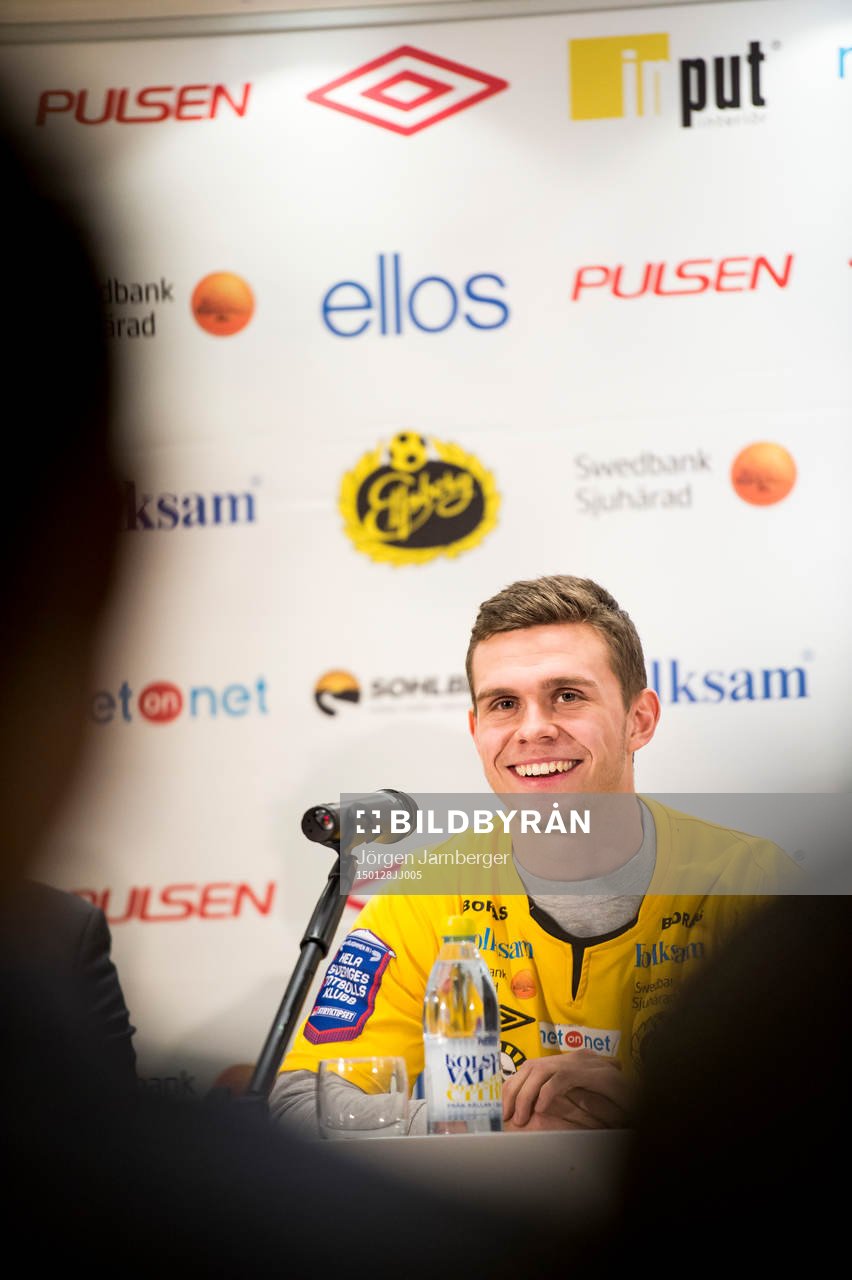 Elfsborgs nyförvärv Jesper Manns skrattar