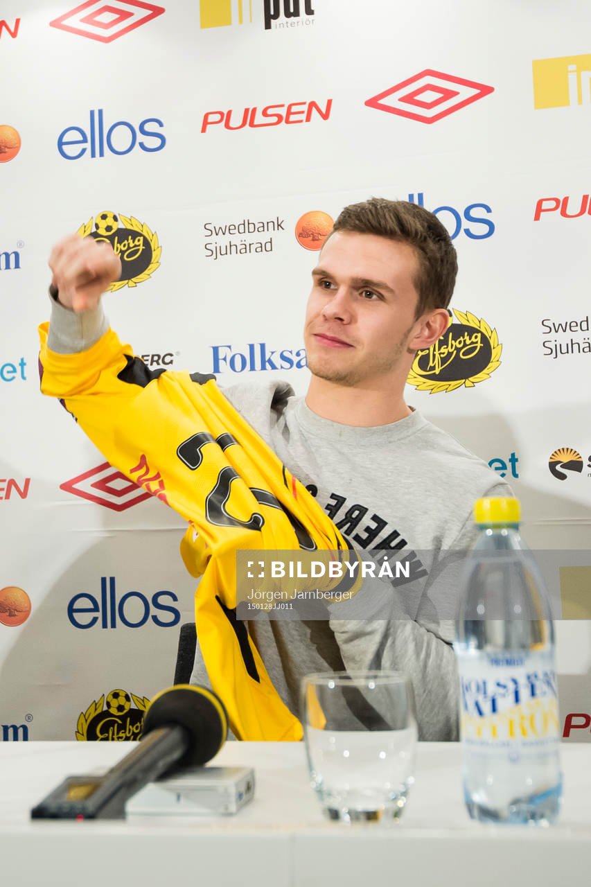 Elfsborgs Jesper Manns tar på sig matchtröja