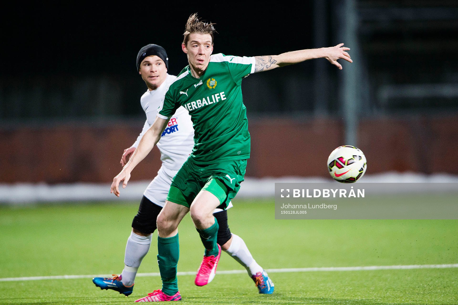 Hammarbys Birkir Saevarsson och Assyriskas Christopher