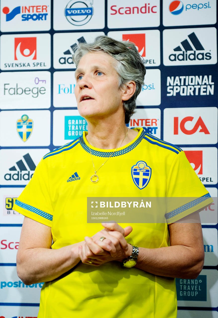 Sveriges förbundskapten Pia Sundhage presenterar truppen