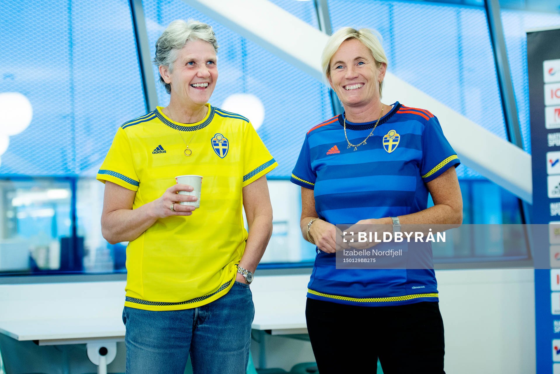 Sveriges förbundskapten Pia Sundhage och assisterande