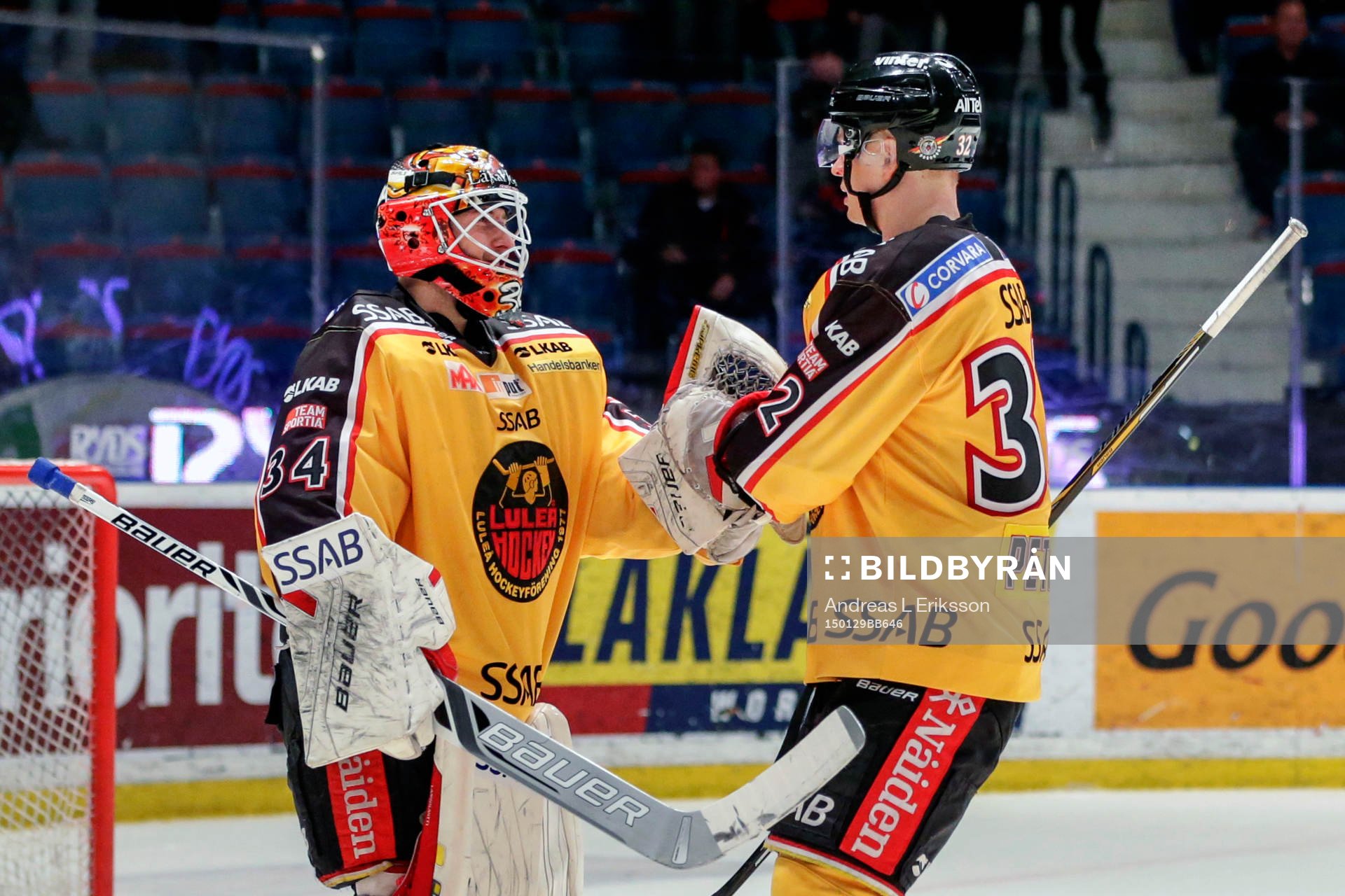 Luleås målvakt Joel Lassinantti och Lennart Petrell jublar