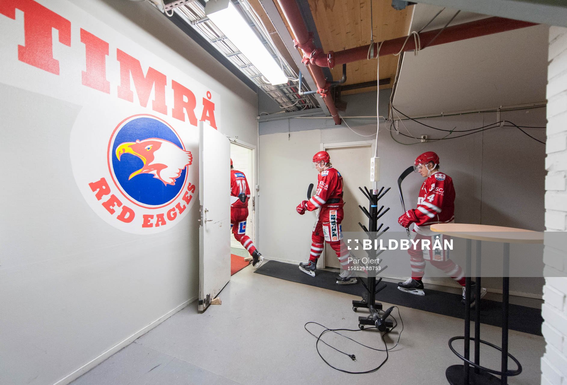 Timrå-spelarna går in i omklädningsrummet