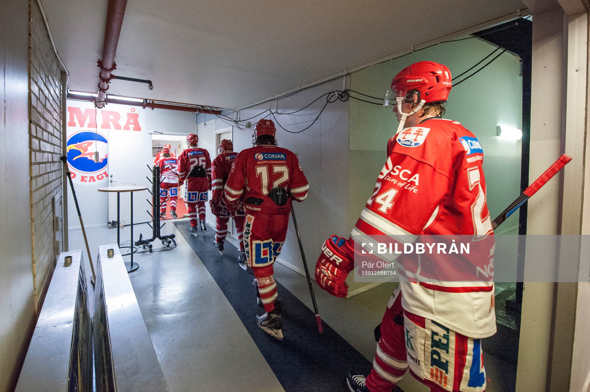 Timrå-spelarna går in i omklädningsrummet