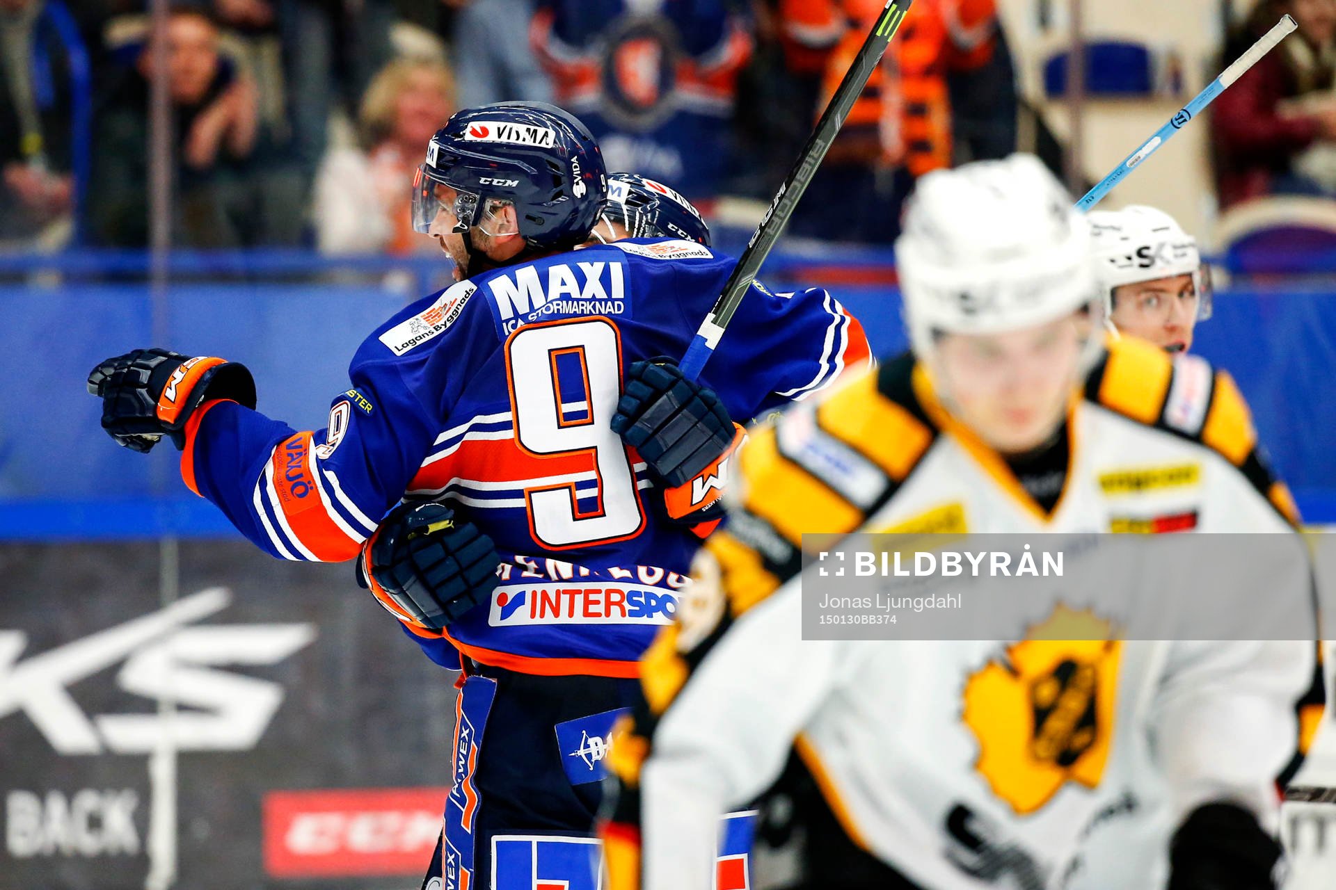 Växjös Josh Hennessy jublar