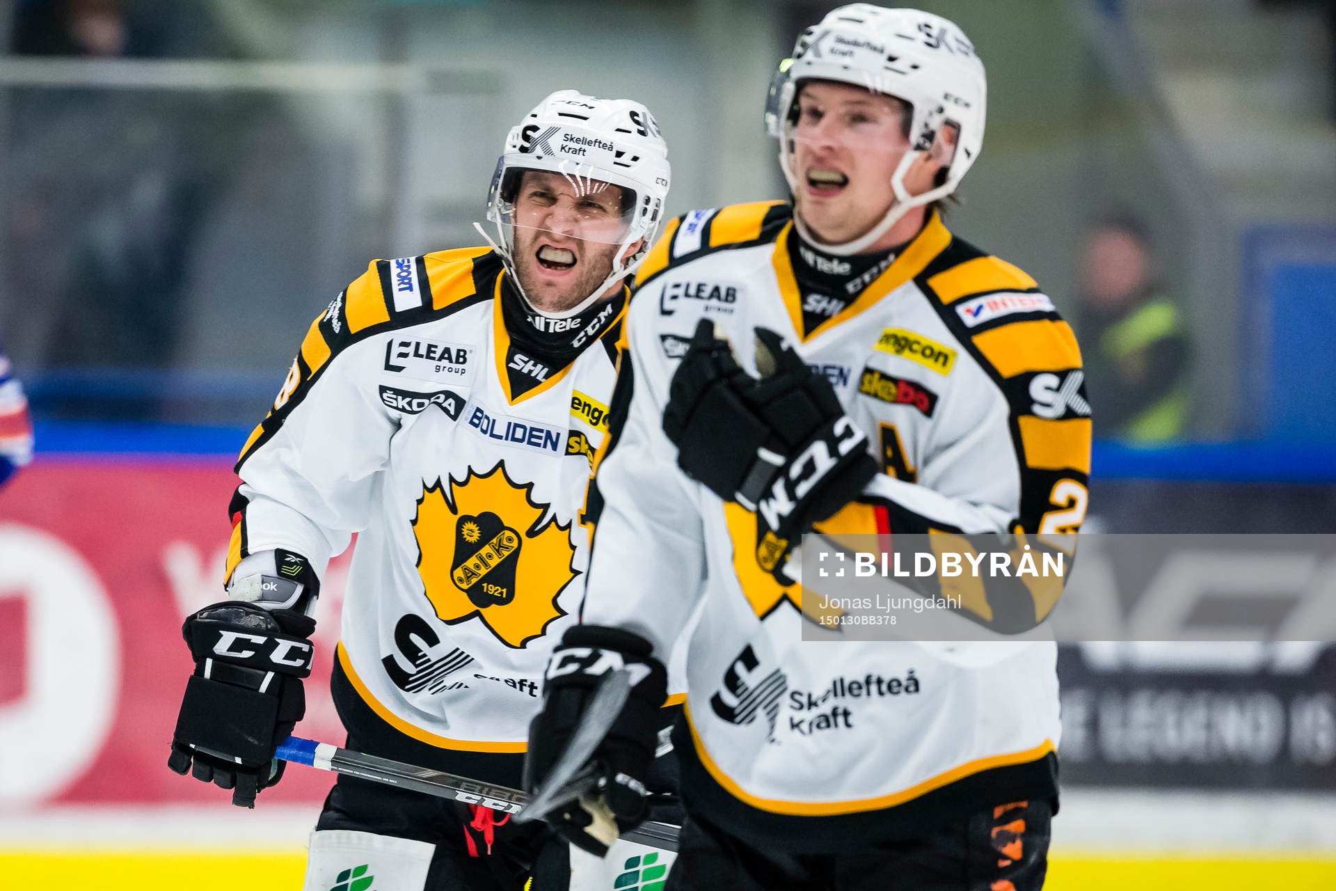 Skellefteås Pontus Petterström grinar illa