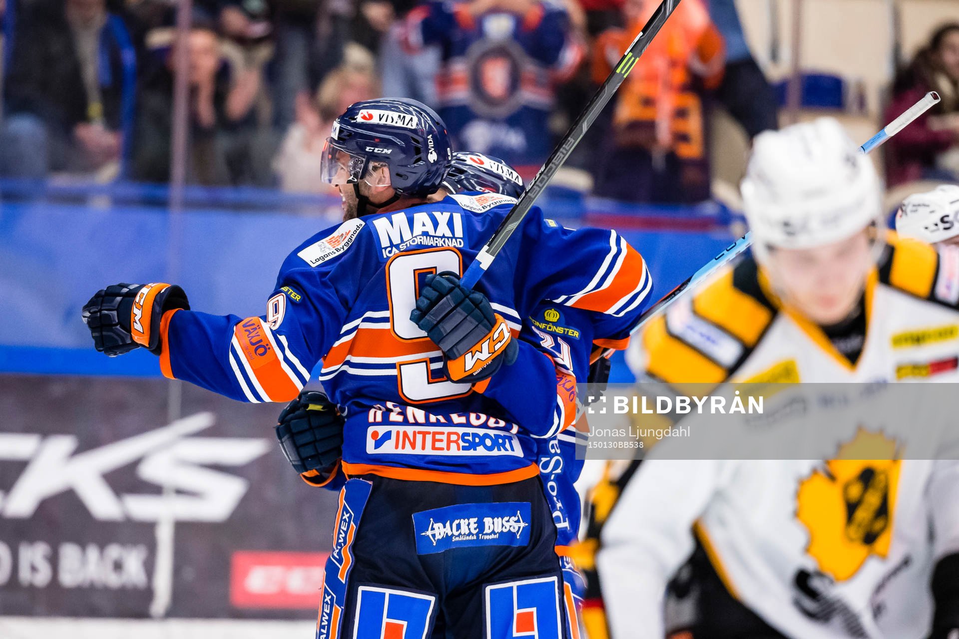 Växjös Josh Hennessy firar