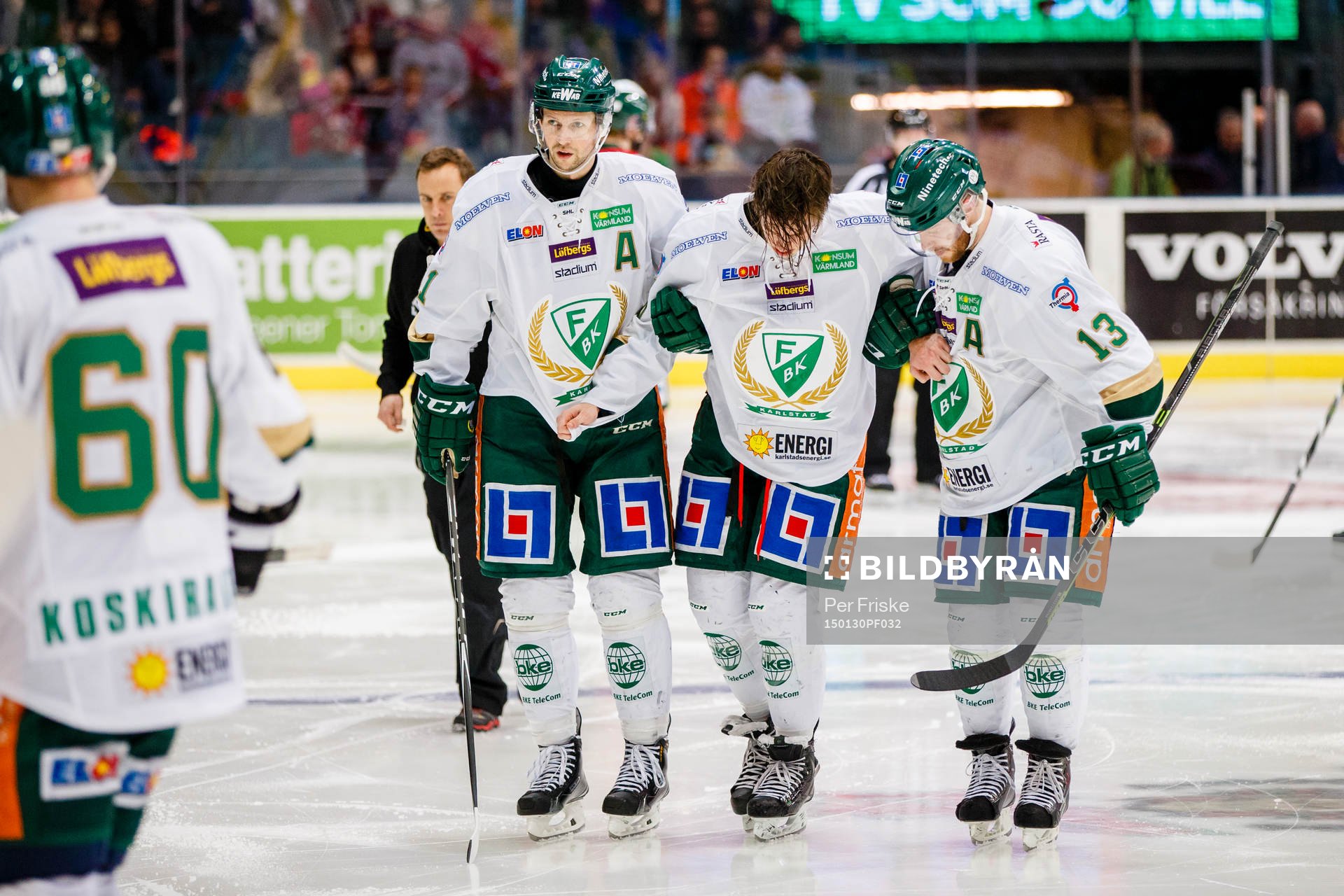 Färjestads Joakim Nygård får hjälp av isen
