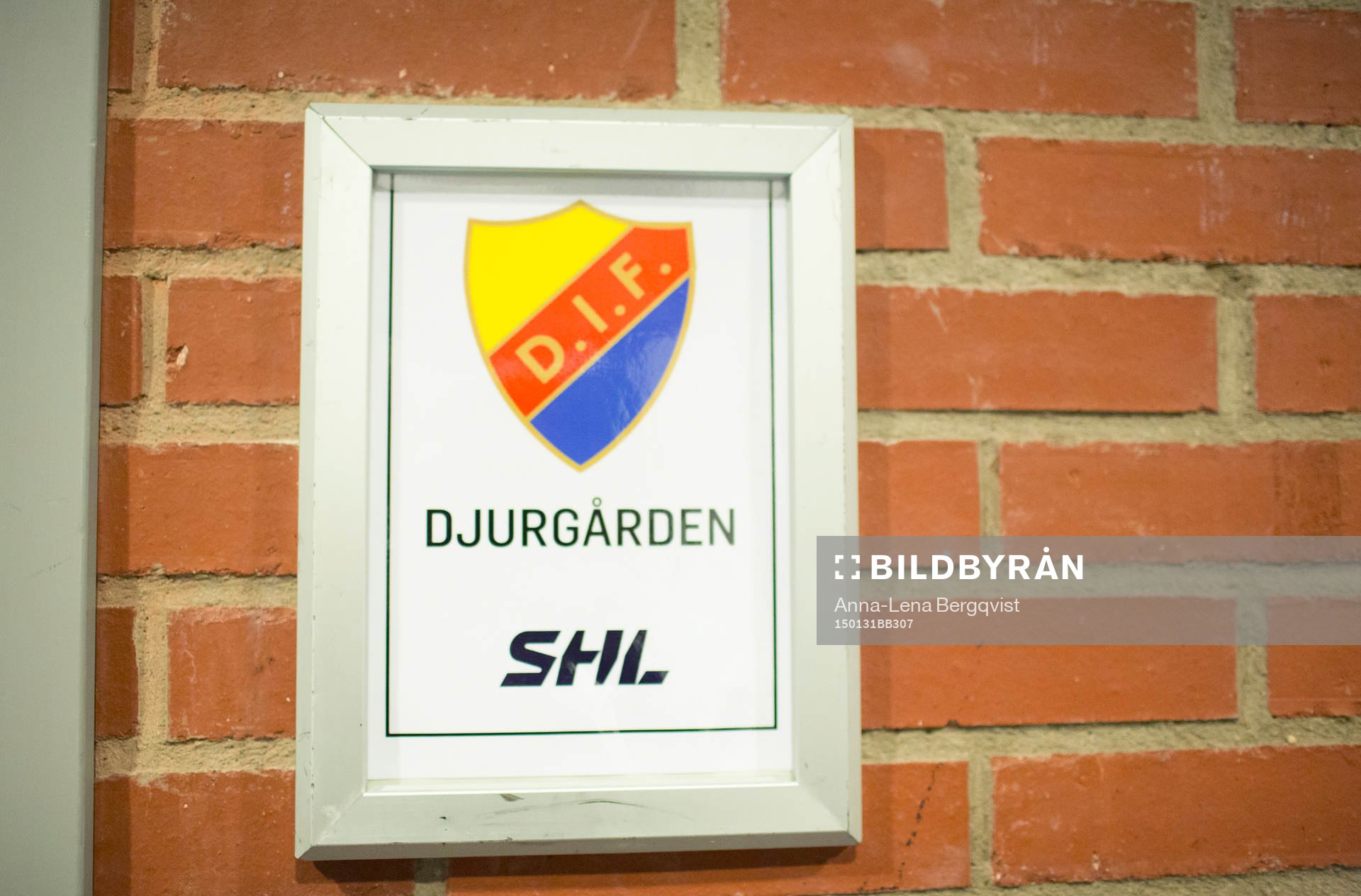 En skylt med text Djurgården utanför omklädningsrummet