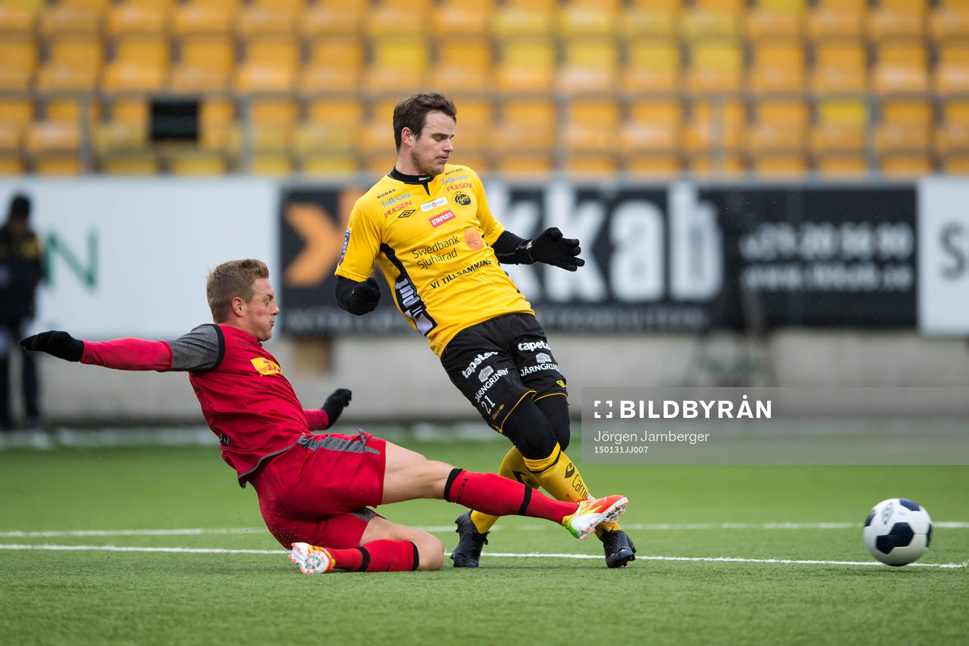 Kamp mellan Elfsborgs Henning Hauger och Nordsjällands