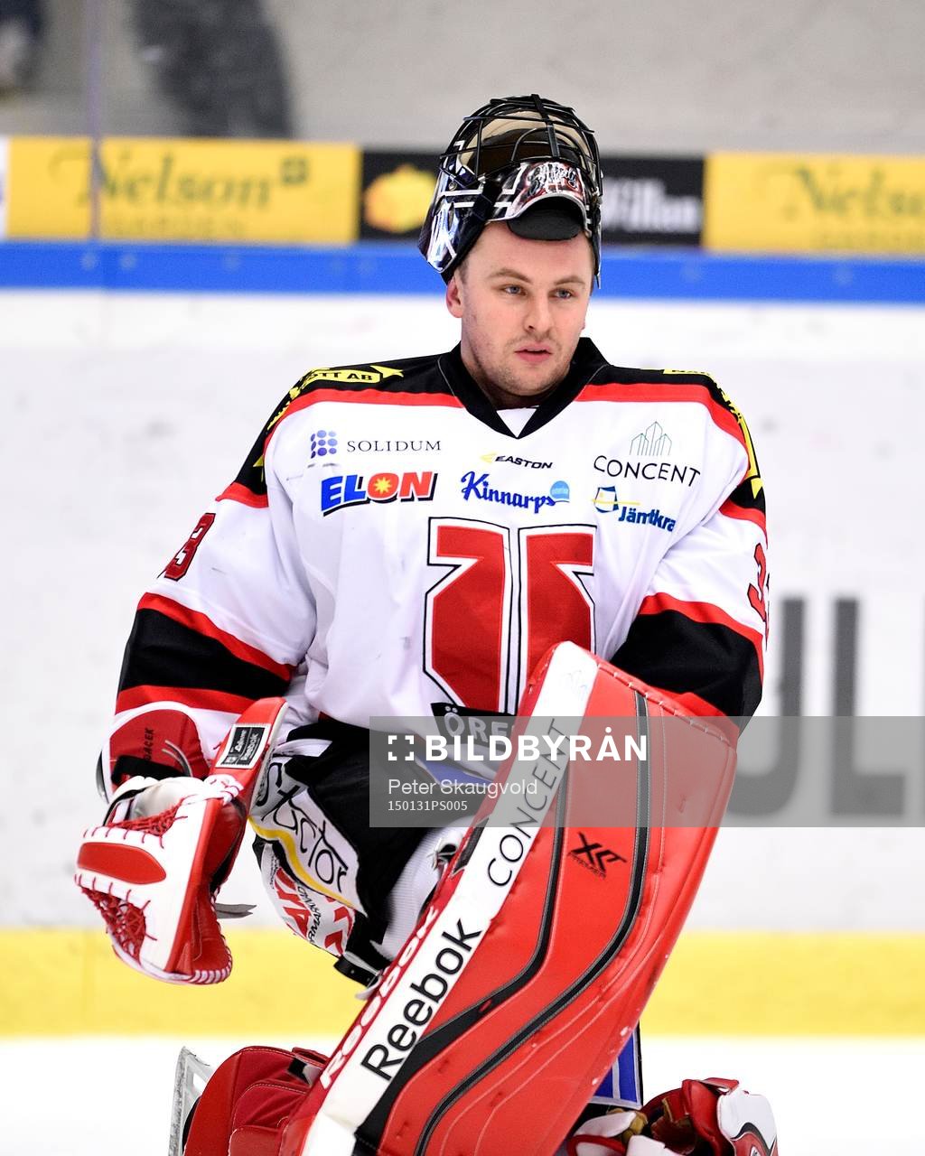Örebros målvakt Julius Hudacek på uppvärmningen