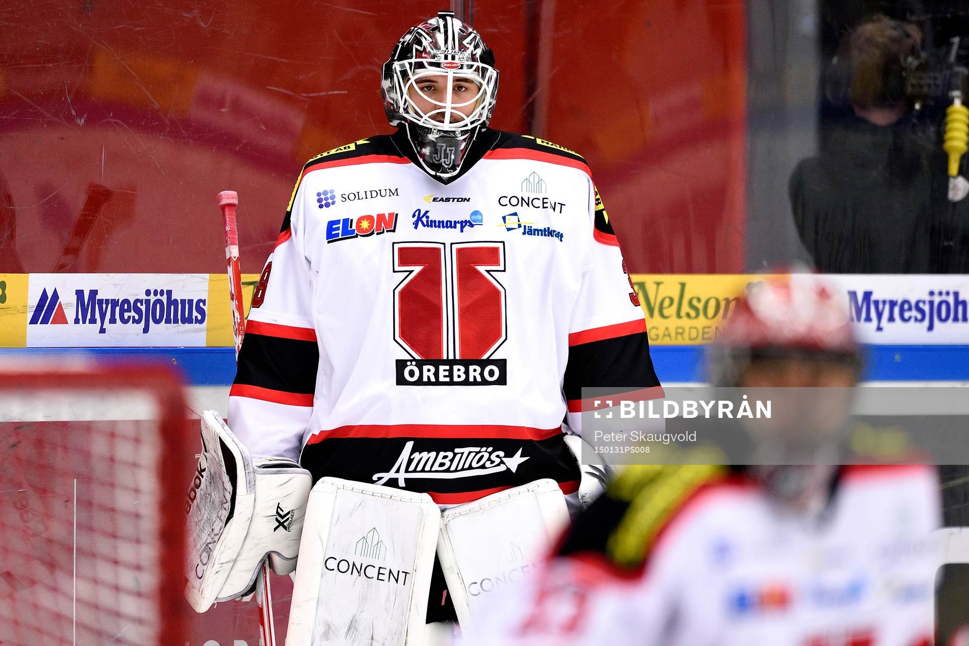 Örebros målvakt Johannes Jönsson på uppvärmningen