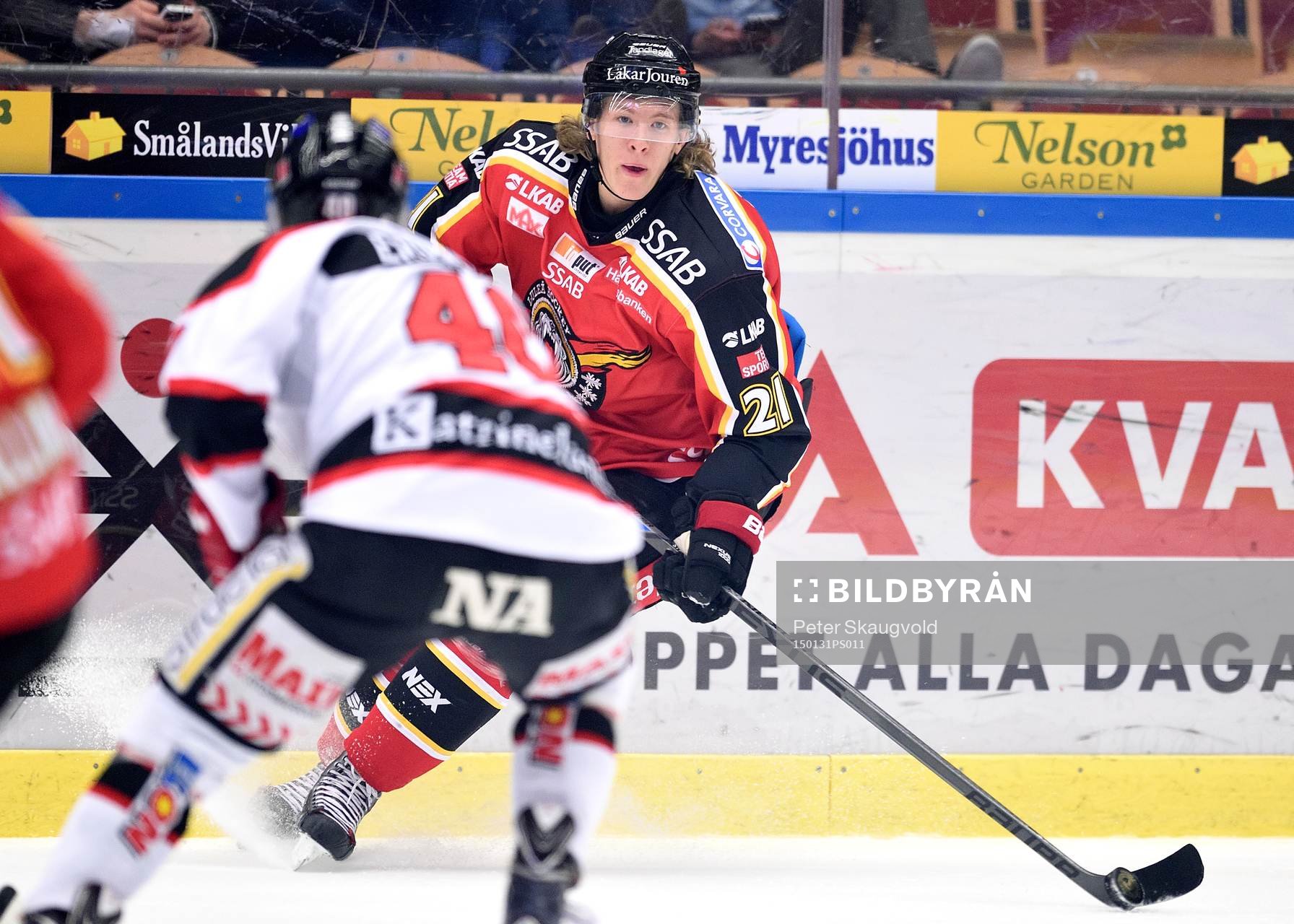 Luleås Emil Sylvegård med pucken